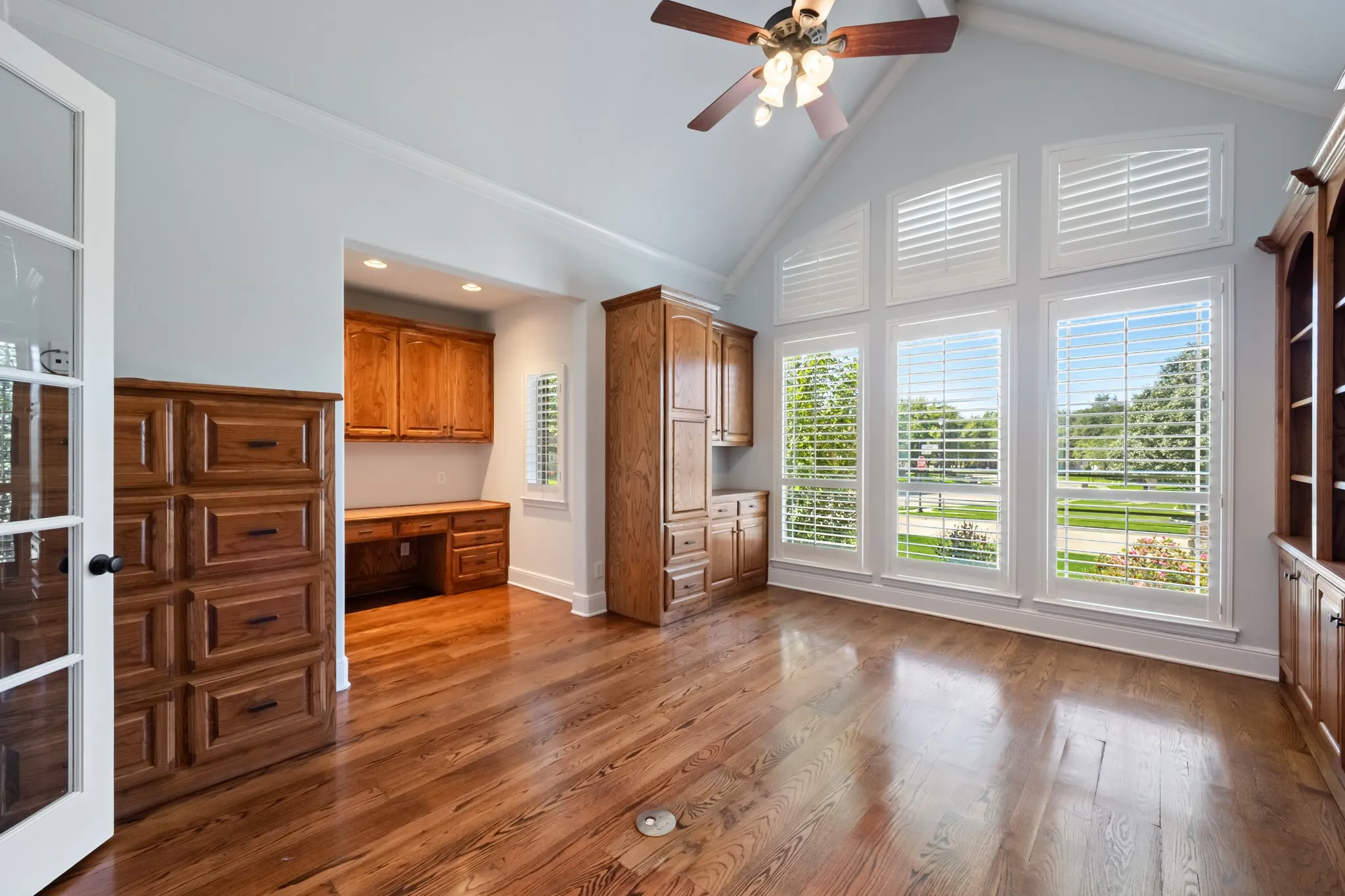 Single Family Residence For Sale in Rockwall County , 2400 Legend Drive, Heath, Texas 75032, 4 Bedroom, 4 Bathroom, 2 Garage spaces, 3,463 Sqft, built in 2000, mls#21407865, Real Estate Agent in Heath, Homes For Sale in Rockwall county, Homes For Sale in Heath, Realtor in Heath Texas, Real Estate Brokerage Independent Realty Texas, Luminita Cordes Realtor