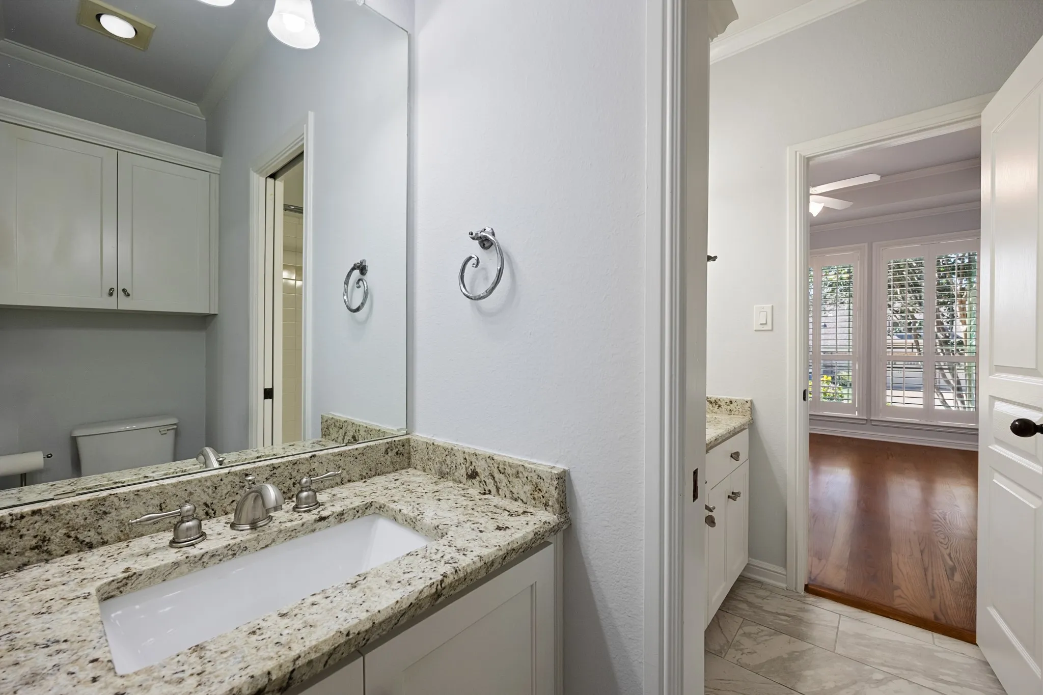 Single Family Residence For Sale in Rockwall County , 2400 Legend Drive, Heath, Texas 75032, 4 Bedroom, 4 Bathroom, 2 Garage spaces, 3,463 Sqft, built in 2000, mls#21407865, Real Estate Agent in Heath, Homes For Sale in Rockwall county, Homes For Sale in Heath, Realtor in Heath Texas, Real Estate Brokerage Independent Realty Texas, Luminita Cordes Realtor