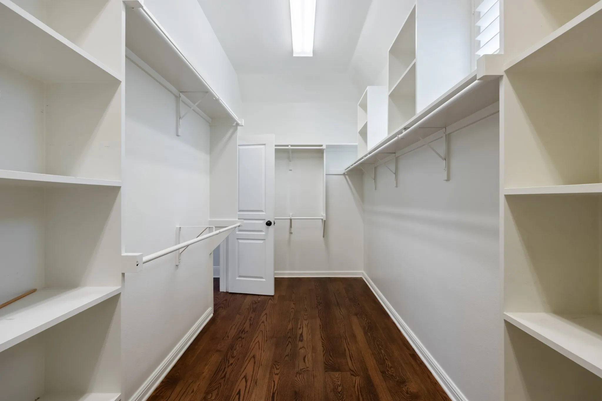 Single Family Residence For Sale in Rockwall County , 2400 Legend Drive, Heath, Texas 75032, 4 Bedroom, 4 Bathroom, 2 Garage spaces, 3,463 Sqft, built in 2000, mls#21407865, Real Estate Agent in Heath, Homes For Sale in Rockwall county, Homes For Sale in Heath, Realtor in Heath Texas, Real Estate Brokerage Independent Realty Texas, Luminita Cordes Realtor