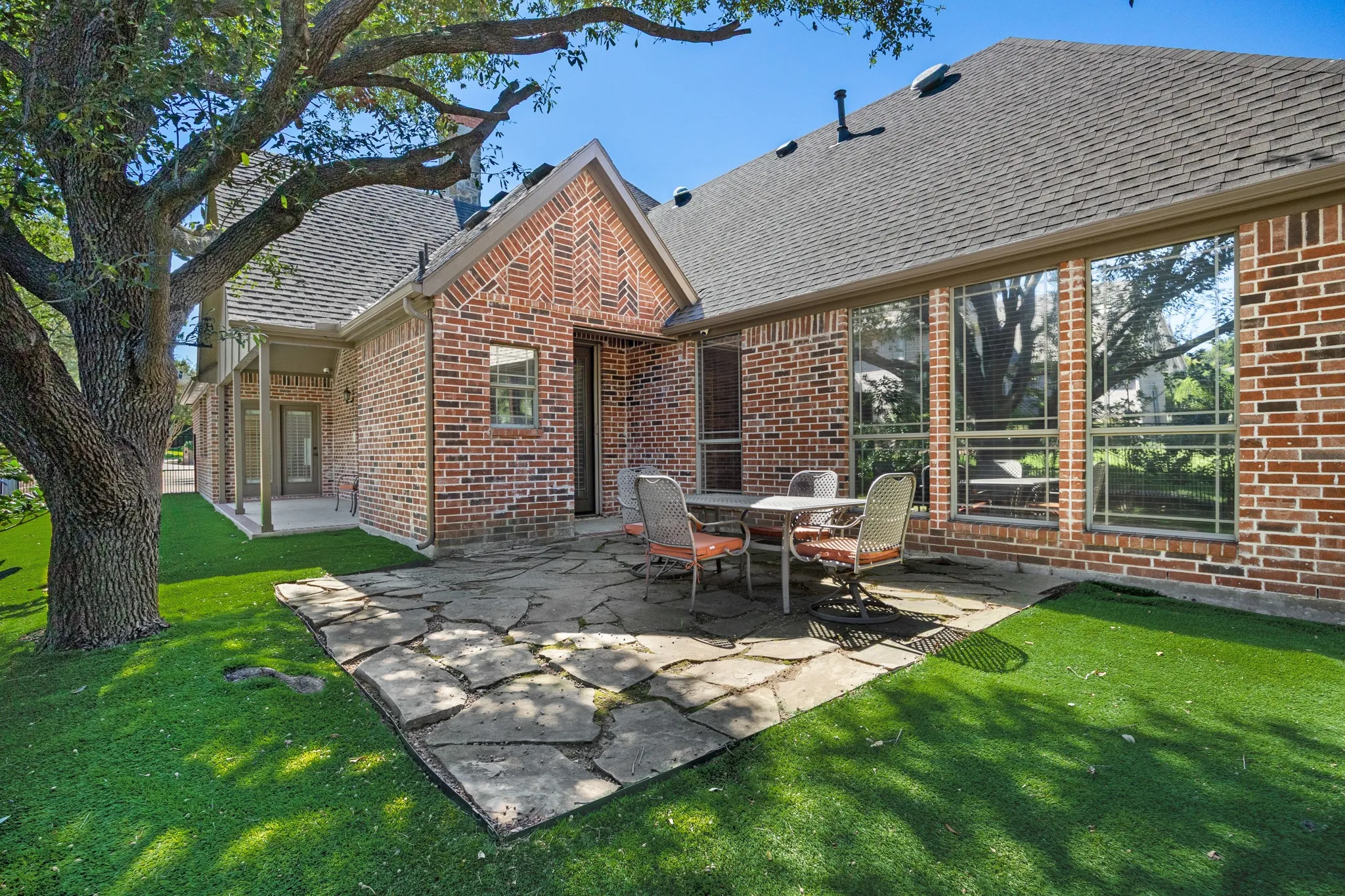 Single Family Residence For Sale in Rockwall County , 2400 Legend Drive, Heath, Texas 75032, 4 Bedroom, 4 Bathroom, 2 Garage spaces, 3,463 Sqft, built in 2000, mls#21407865, Real Estate Agent in Heath, Homes For Sale in Rockwall county, Homes For Sale in Heath, Realtor in Heath Texas, Real Estate Brokerage Independent Realty Texas, Luminita Cordes Realtor