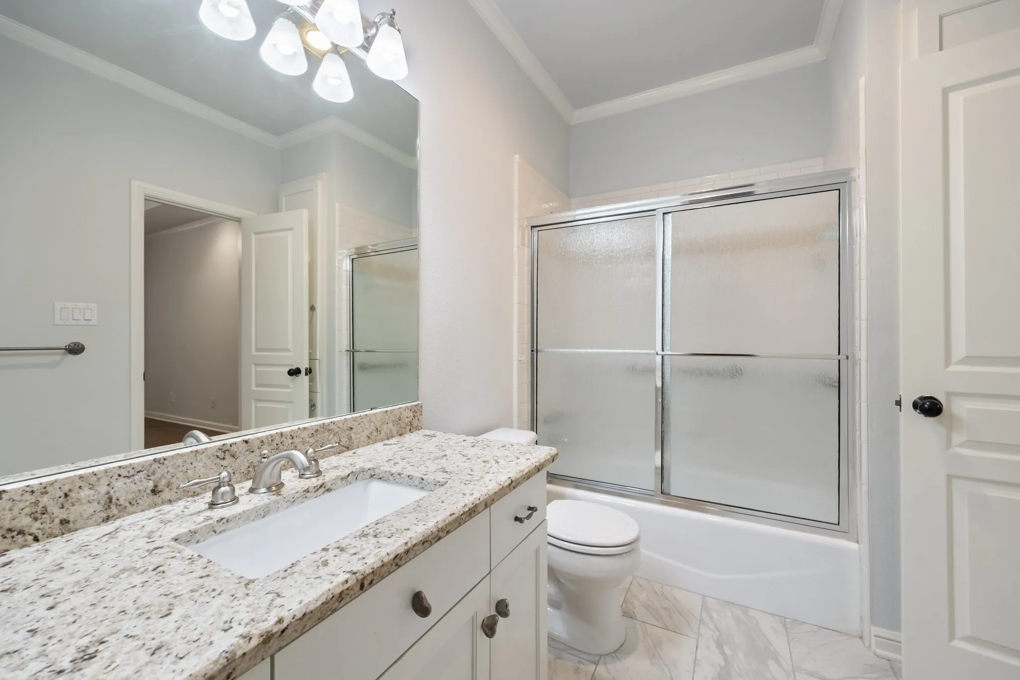 Single Family Residence For Sale in Rockwall County , 2400 Legend Drive, Heath, Texas 75032, 4 Bedroom, 4 Bathroom, 2 Garage spaces, 3,463 Sqft, built in 2000, mls#21407865, Real Estate Agent in Heath, Homes For Sale in Rockwall county, Homes For Sale in Heath, Realtor in Heath Texas, Real Estate Brokerage Independent Realty Texas, Luminita Cordes Realtor