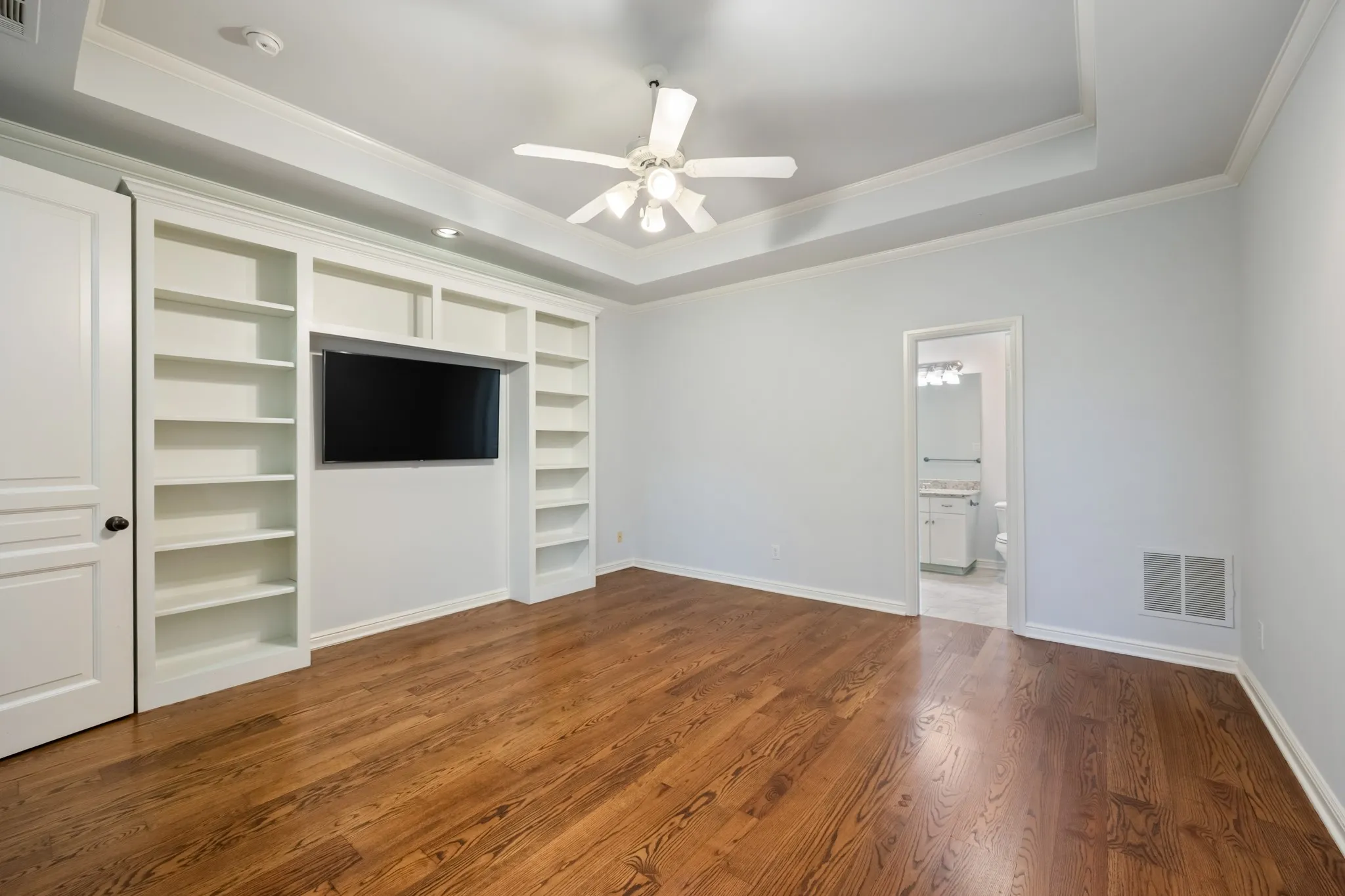 Single Family Residence For Sale in Rockwall County , 2400 Legend Drive, Heath, Texas 75032, 4 Bedroom, 4 Bathroom, 2 Garage spaces, 3,463 Sqft, built in 2000, mls#21407865, Real Estate Agent in Heath, Homes For Sale in Rockwall county, Homes For Sale in Heath, Realtor in Heath Texas, Real Estate Brokerage Independent Realty Texas, Luminita Cordes Realtor