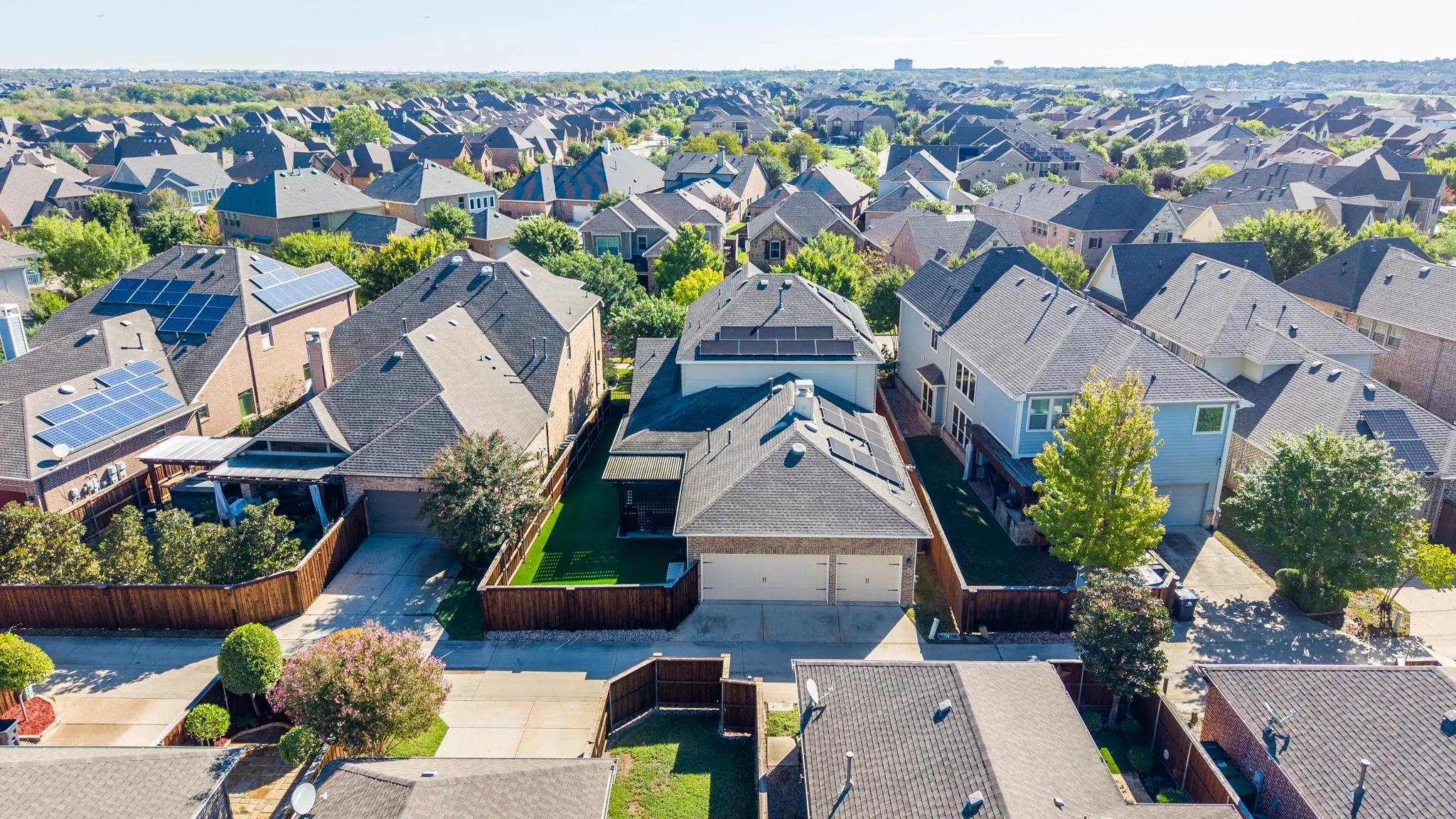 Single Family Residence For Sale in Tarrant County , 3914 Plum Vista Place, Arlington, Texas 76005, 4 Bedroom, 4 Bathroom, 3 Garage spaces, 3,260 Sqft, built in 2013, mls#21406503, Real Estate Agent in Arlington, Homes For Sale in Tarrant county, Homes For Sale in Arlington, Realtor in Arlington Texas, Real Estate Brokerage Independent Realty Texas, Luminita Cordes Realtor
