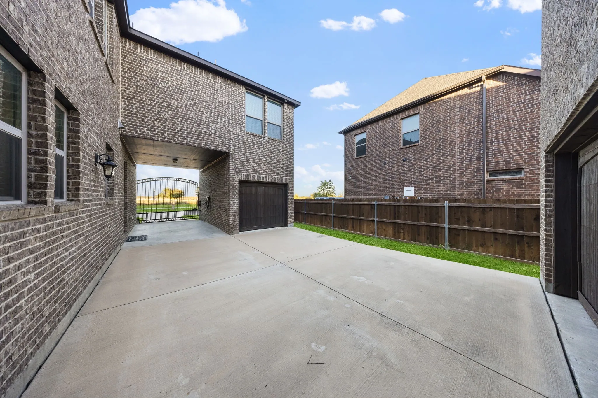 Single Family Residence For Sale in Johnson County , 3204 Chambley Lane, Mansfield, Texas 76084, 5 Bedroom, 4 Bathroom, 3 Garage spaces, 5,323 Sqft, built in 2019, mls#21407807, Real Estate Agent in Mansfield, Homes For Sale in Johnson county, Homes For Sale in Mansfield, Realtor in Mansfield Texas, Real Estate Brokerage Independent Realty Texas, Luminita Cordes Realtor