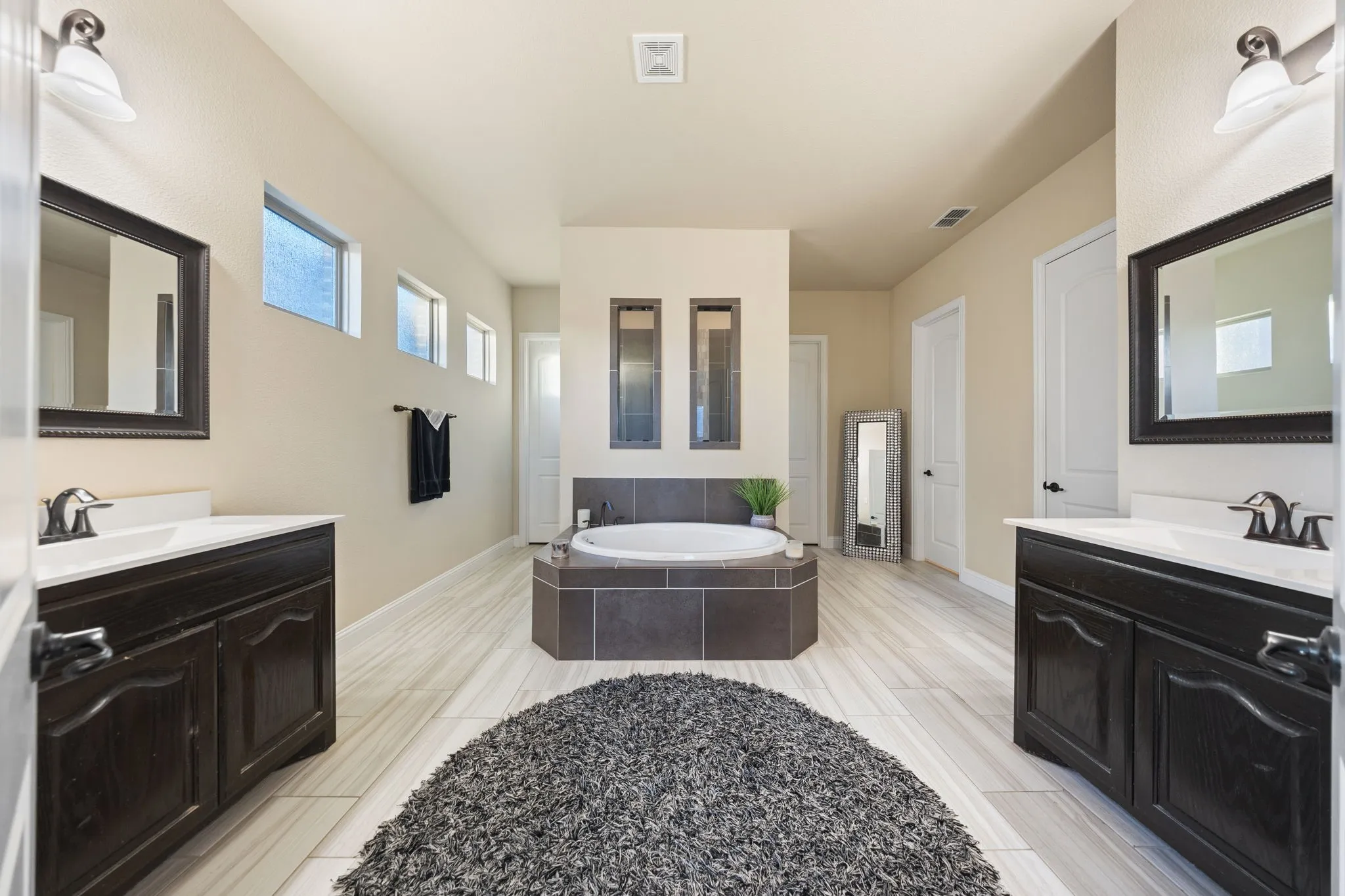 Single Family Residence For Sale in Johnson County , 3204 Chambley Lane, Mansfield, Texas 76084, 5 Bedroom, 4 Bathroom, 3 Garage spaces, 5,323 Sqft, built in 2019, mls#21407807, Real Estate Agent in Mansfield, Homes For Sale in Johnson county, Homes For Sale in Mansfield, Realtor in Mansfield Texas, Real Estate Brokerage Independent Realty Texas, Luminita Cordes Realtor