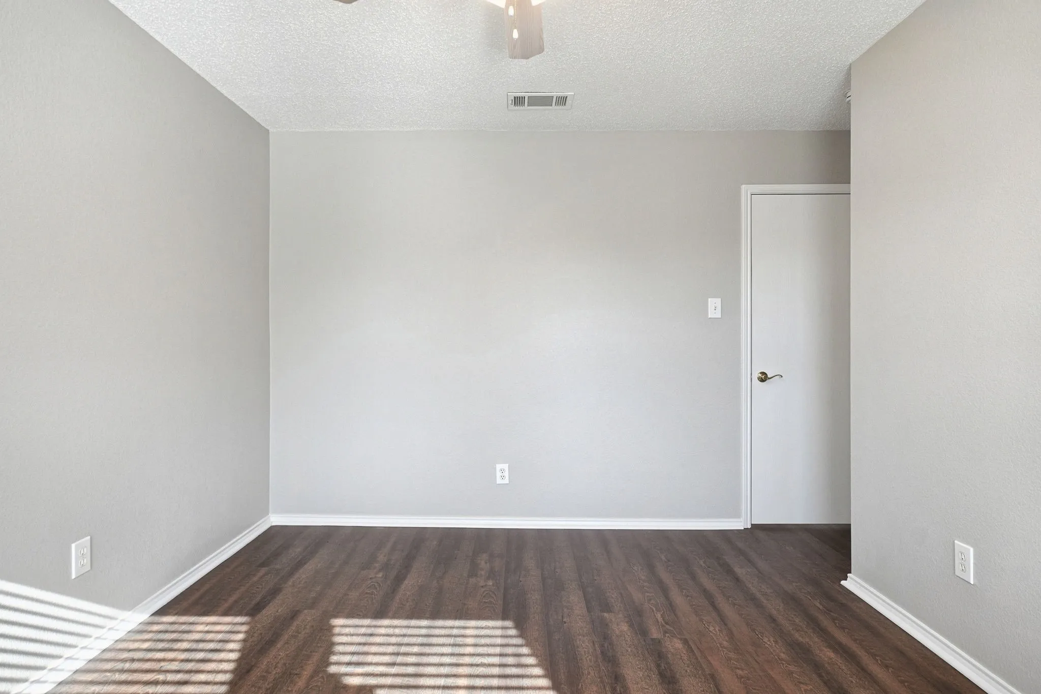 Single Family Residence For Sale in Kaufman County , 1015 Richmond Lane, Forney, Texas 75126, 3 Bedroom, 2 Bathroom, 2 Garage spaces, 2,004 Sqft, built in 2002, mls#21399631, Real Estate Agent in Forney, Homes For Sale in Kaufman county, Homes For Sale in Forney, Realtor in Forney Texas, Real Estate Brokerage Independent Realty Texas, Luminita Cordes Realtor