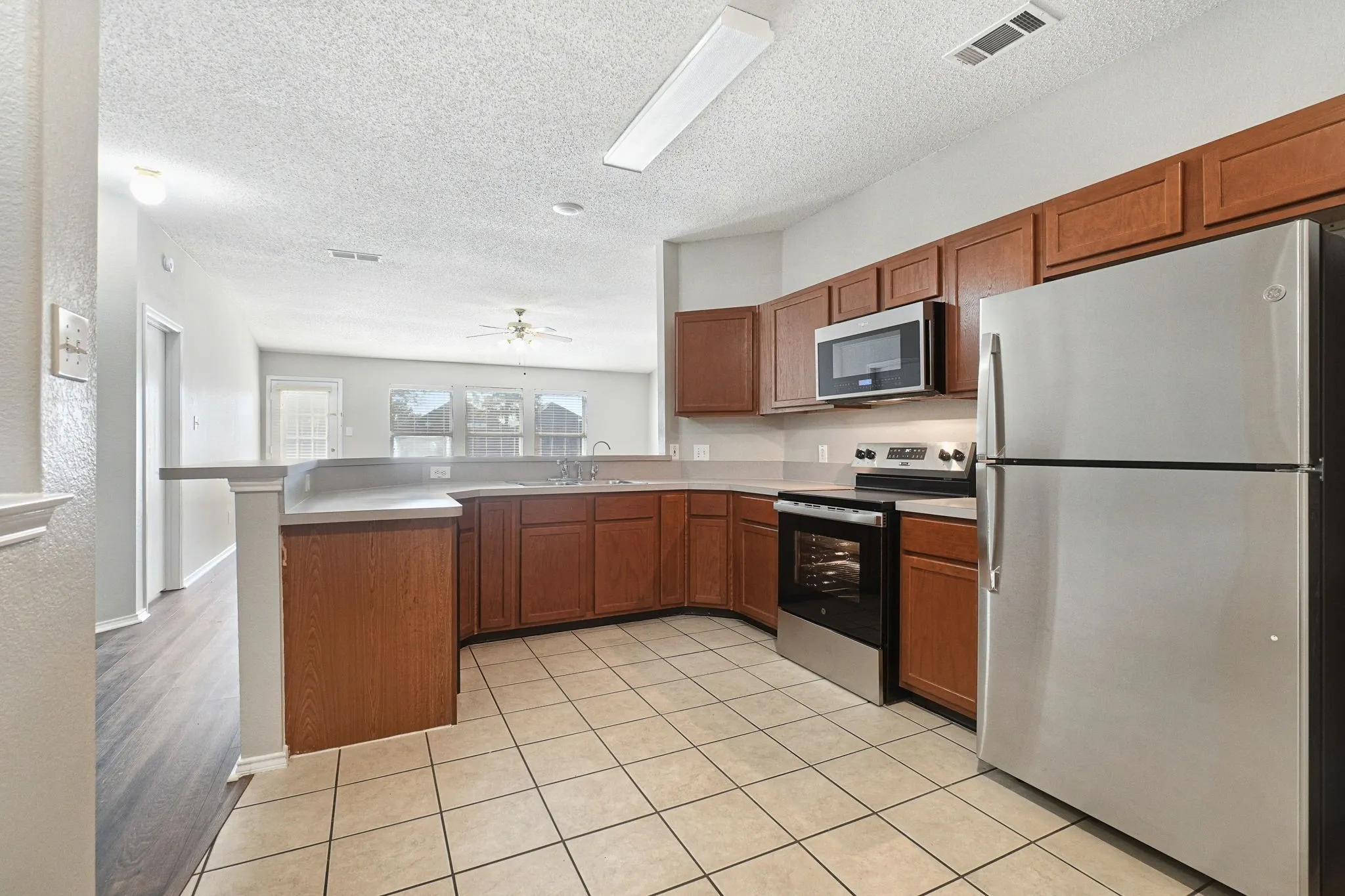 Single Family Residence For Sale in Kaufman County , 1015 Richmond Lane, Forney, Texas 75126, 3 Bedroom, 2 Bathroom, 2 Garage spaces, 2,004 Sqft, built in 2002, mls#21399631, Real Estate Agent in Forney, Homes For Sale in Kaufman county, Homes For Sale in Forney, Realtor in Forney Texas, Real Estate Brokerage Independent Realty Texas, Luminita Cordes Realtor
