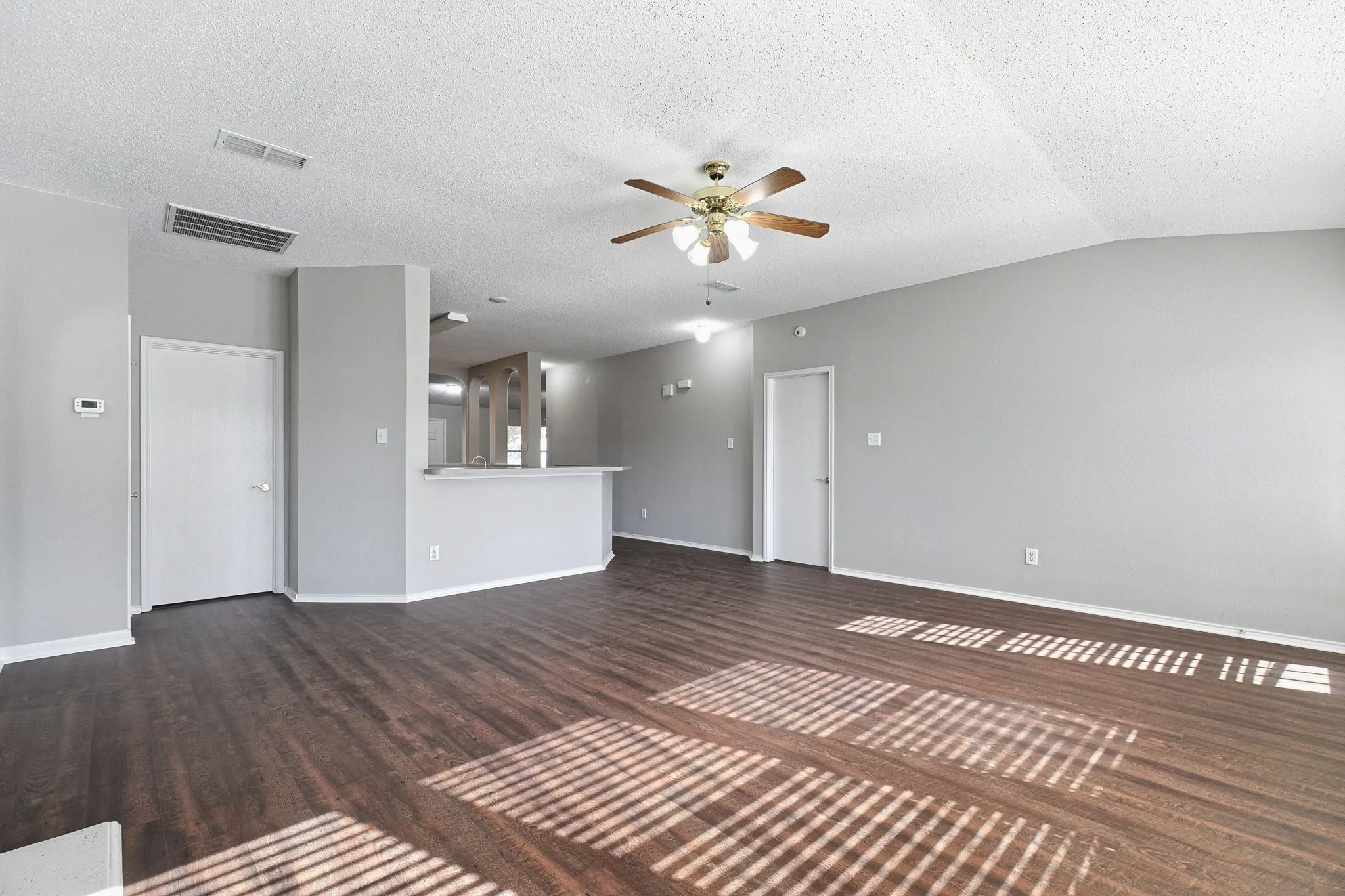 Single Family Residence For Sale in Kaufman County , 1015 Richmond Lane, Forney, Texas 75126, 3 Bedroom, 2 Bathroom, 2 Garage spaces, 2,004 Sqft, built in 2002, mls#21399631, Real Estate Agent in Forney, Homes For Sale in Kaufman county, Homes For Sale in Forney, Realtor in Forney Texas, Real Estate Brokerage Independent Realty Texas, Luminita Cordes Realtor