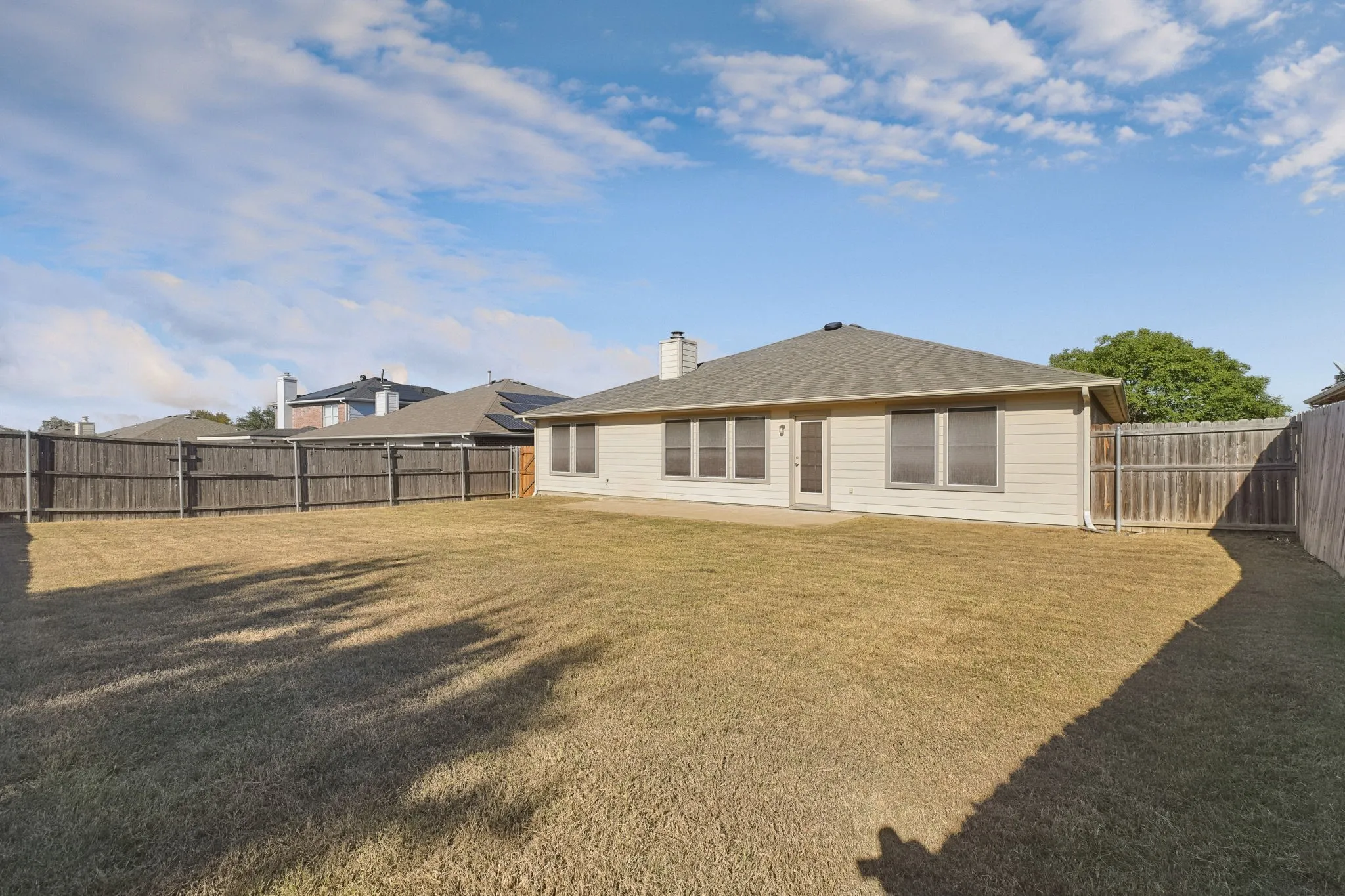 Single Family Residence For Sale in Kaufman County , 1015 Richmond Lane, Forney, Texas 75126, 3 Bedroom, 2 Bathroom, 2 Garage spaces, 2,004 Sqft, built in 2002, mls#21399631, Real Estate Agent in Forney, Homes For Sale in Kaufman county, Homes For Sale in Forney, Realtor in Forney Texas, Real Estate Brokerage Independent Realty Texas, Luminita Cordes Realtor
