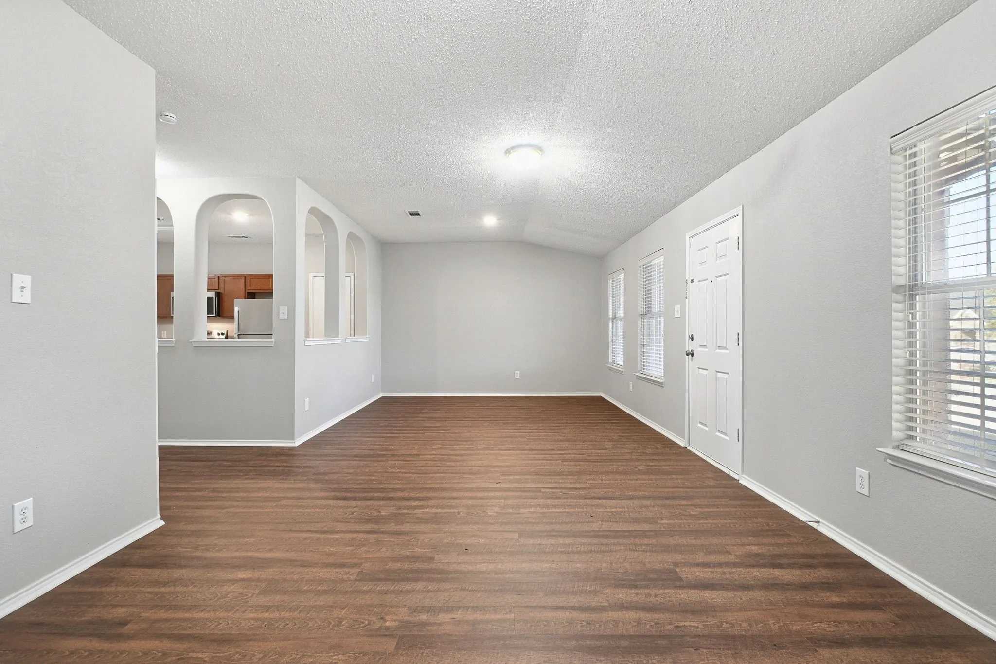 Single Family Residence For Sale in Kaufman County , 1015 Richmond Lane, Forney, Texas 75126, 3 Bedroom, 2 Bathroom, 2 Garage spaces, 2,004 Sqft, built in 2002, mls#21399631, Real Estate Agent in Forney, Homes For Sale in Kaufman county, Homes For Sale in Forney, Realtor in Forney Texas, Real Estate Brokerage Independent Realty Texas, Luminita Cordes Realtor