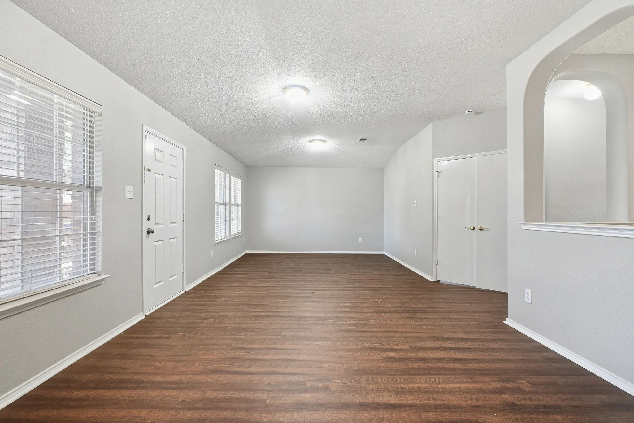 Single Family Residence For Sale in Kaufman County , 1015 Richmond Lane, Forney, Texas 75126, 3 Bedroom, 2 Bathroom, 2 Garage spaces, 2,004 Sqft, built in 2002, mls#21399631, Real Estate Agent in Forney, Homes For Sale in Kaufman county, Homes For Sale in Forney, Realtor in Forney Texas, Real Estate Brokerage Independent Realty Texas, Luminita Cordes Realtor