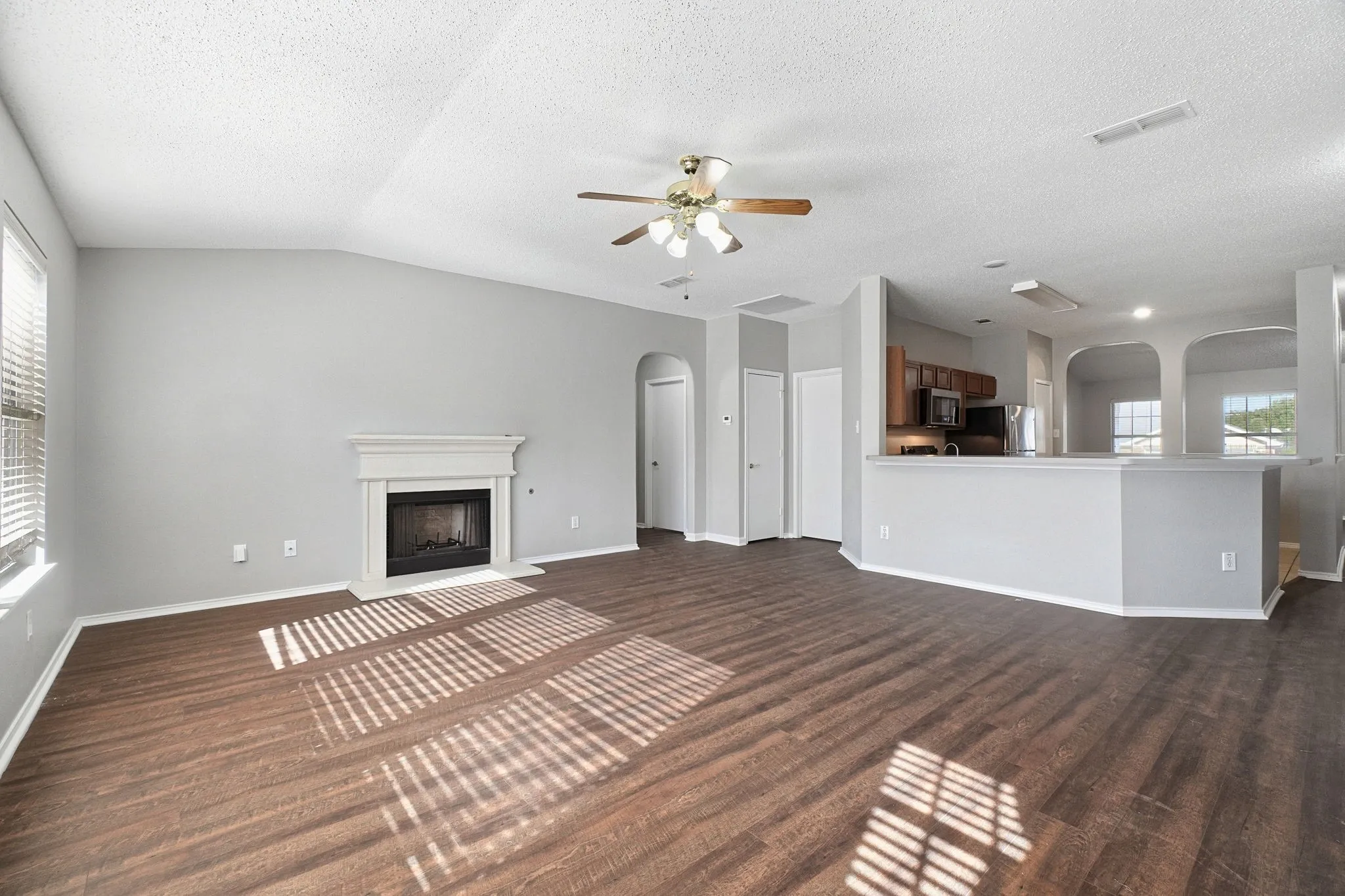 Single Family Residence For Sale in Kaufman County , 1015 Richmond Lane, Forney, Texas 75126, 3 Bedroom, 2 Bathroom, 2 Garage spaces, 2,004 Sqft, built in 2002, mls#21399631, Real Estate Agent in Forney, Homes For Sale in Kaufman county, Homes For Sale in Forney, Realtor in Forney Texas, Real Estate Brokerage Independent Realty Texas, Luminita Cordes Realtor