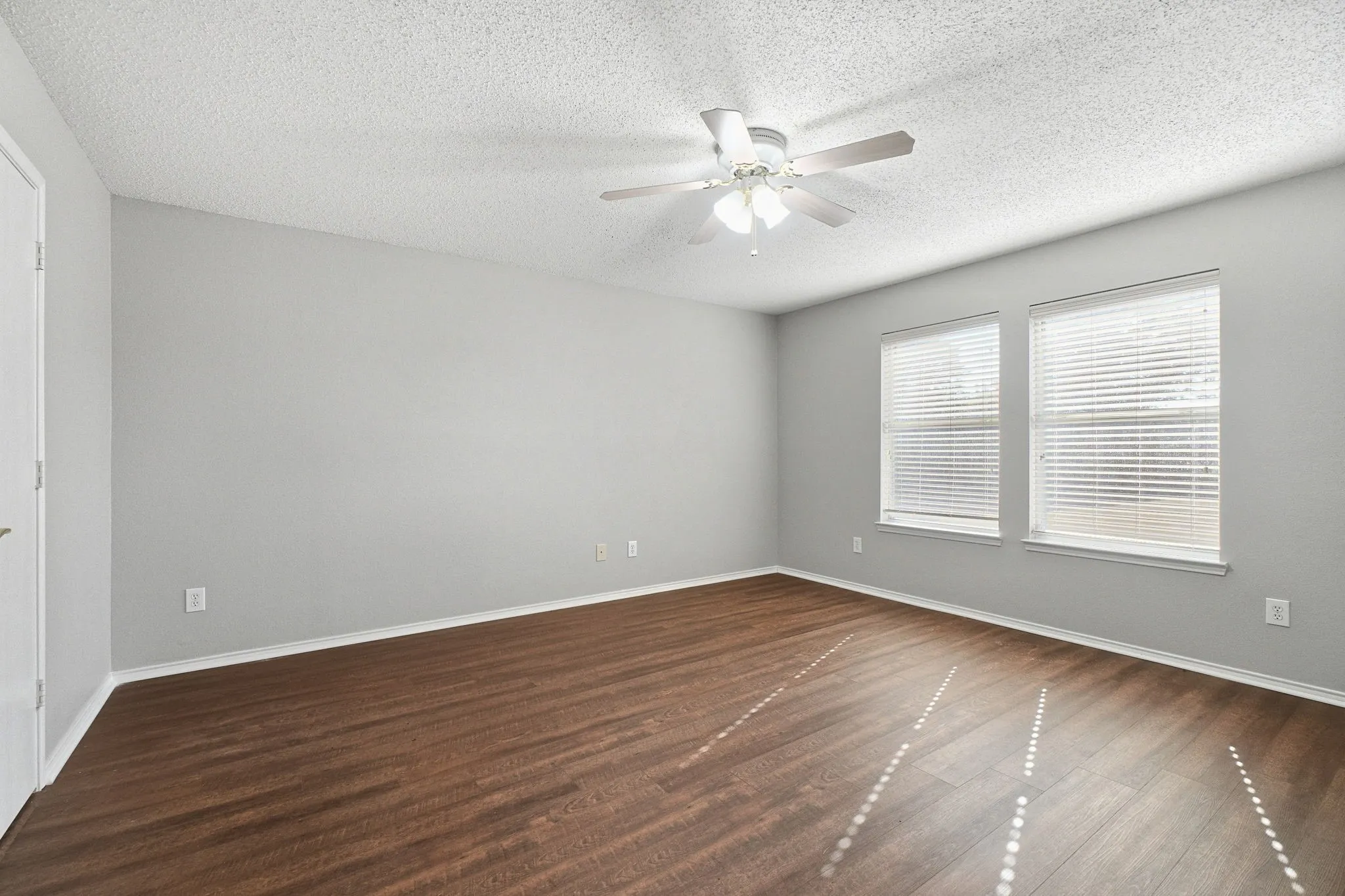 Single Family Residence For Sale in Kaufman County , 1015 Richmond Lane, Forney, Texas 75126, 3 Bedroom, 2 Bathroom, 2 Garage spaces, 2,004 Sqft, built in 2002, mls#21399631, Real Estate Agent in Forney, Homes For Sale in Kaufman county, Homes For Sale in Forney, Realtor in Forney Texas, Real Estate Brokerage Independent Realty Texas, Luminita Cordes Realtor
