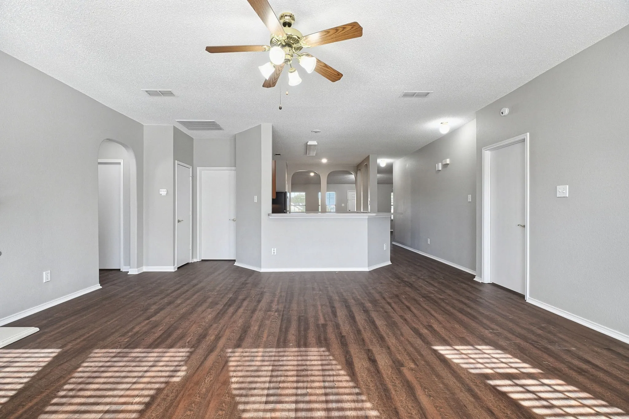 Single Family Residence For Sale in Kaufman County , 1015 Richmond Lane, Forney, Texas 75126, 3 Bedroom, 2 Bathroom, 2 Garage spaces, 2,004 Sqft, built in 2002, mls#21399631, Real Estate Agent in Forney, Homes For Sale in Kaufman county, Homes For Sale in Forney, Realtor in Forney Texas, Real Estate Brokerage Independent Realty Texas, Luminita Cordes Realtor