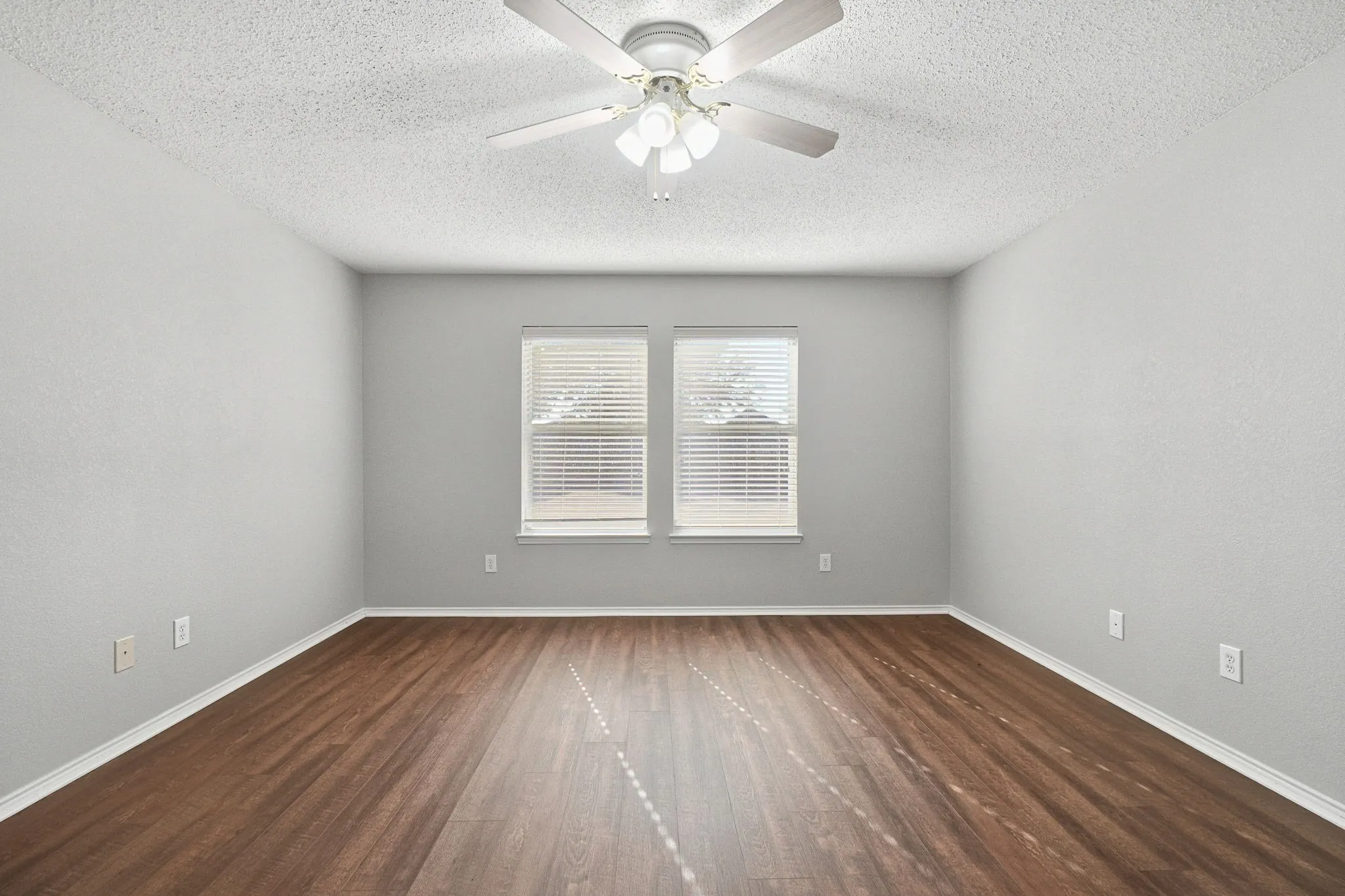 Single Family Residence For Sale in Kaufman County , 1015 Richmond Lane, Forney, Texas 75126, 3 Bedroom, 2 Bathroom, 2 Garage spaces, 2,004 Sqft, built in 2002, mls#21399631, Real Estate Agent in Forney, Homes For Sale in Kaufman county, Homes For Sale in Forney, Realtor in Forney Texas, Real Estate Brokerage Independent Realty Texas, Luminita Cordes Realtor