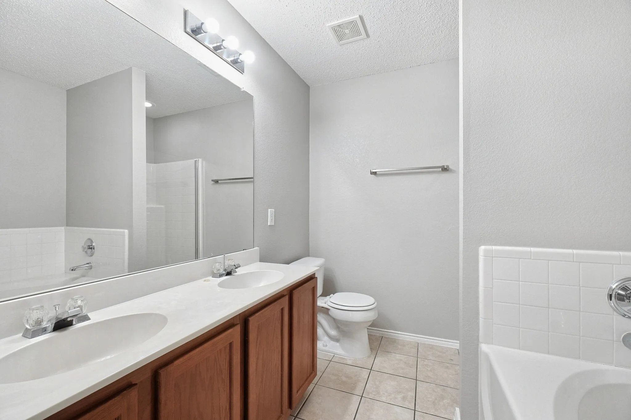 Single Family Residence For Sale in Kaufman County , 1015 Richmond Lane, Forney, Texas 75126, 3 Bedroom, 2 Bathroom, 2 Garage spaces, 2,004 Sqft, built in 2002, mls#21399631, Real Estate Agent in Forney, Homes For Sale in Kaufman county, Homes For Sale in Forney, Realtor in Forney Texas, Real Estate Brokerage Independent Realty Texas, Luminita Cordes Realtor