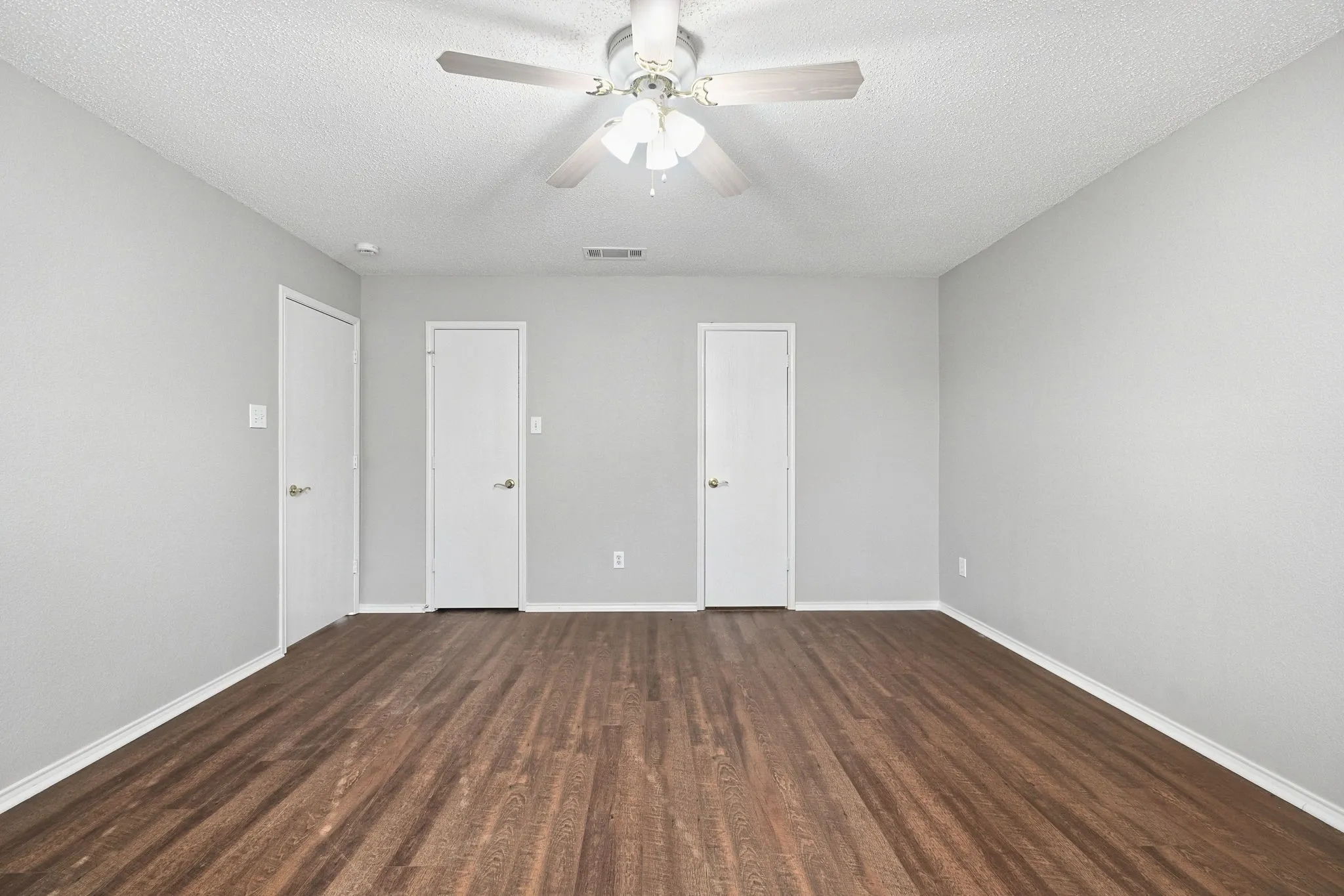 Single Family Residence For Sale in Kaufman County , 1015 Richmond Lane, Forney, Texas 75126, 3 Bedroom, 2 Bathroom, 2 Garage spaces, 2,004 Sqft, built in 2002, mls#21399631, Real Estate Agent in Forney, Homes For Sale in Kaufman county, Homes For Sale in Forney, Realtor in Forney Texas, Real Estate Brokerage Independent Realty Texas, Luminita Cordes Realtor