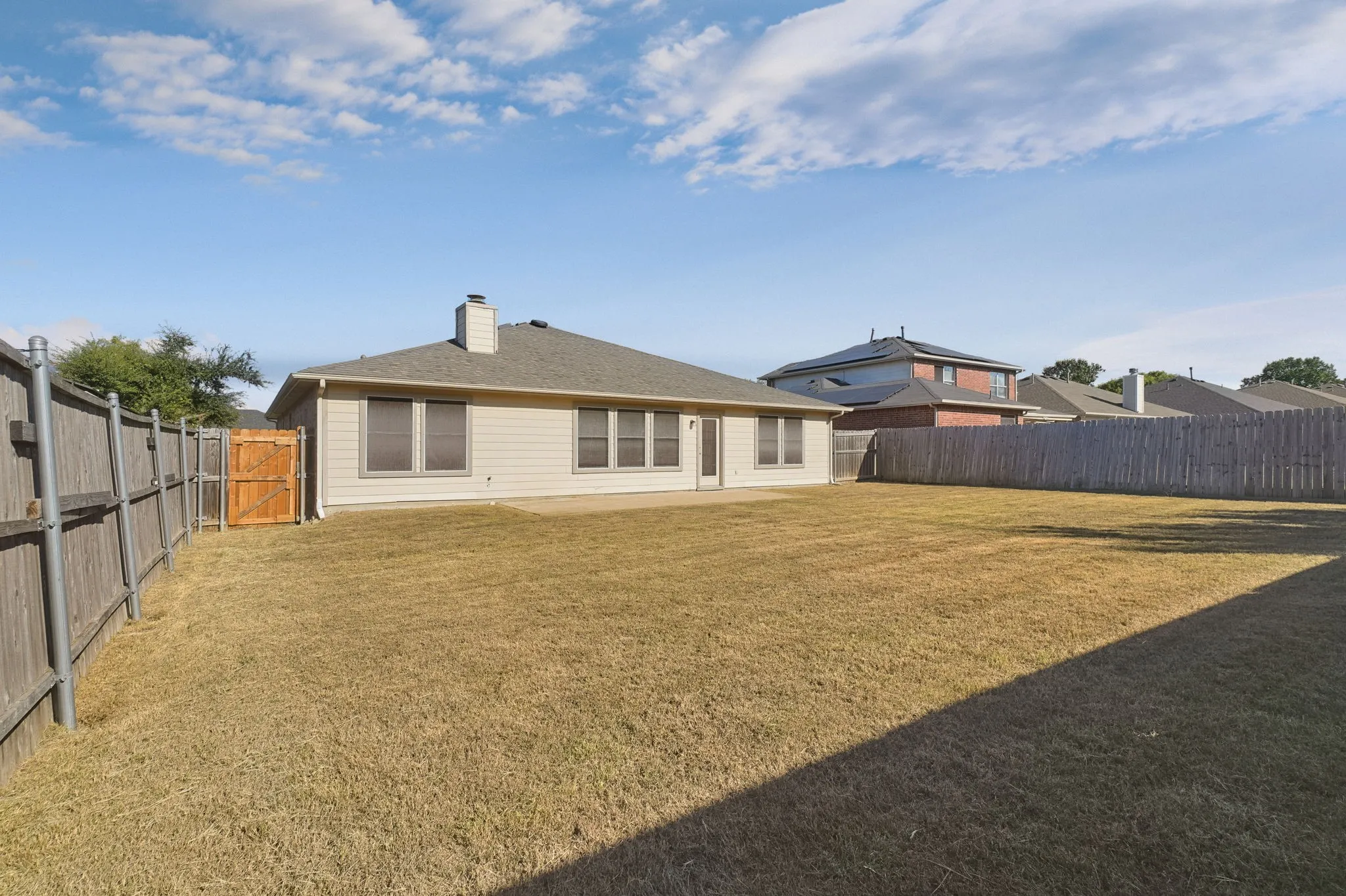 Single Family Residence For Sale in Kaufman County , 1015 Richmond Lane, Forney, Texas 75126, 3 Bedroom, 2 Bathroom, 2 Garage spaces, 2,004 Sqft, built in 2002, mls#21399631, Real Estate Agent in Forney, Homes For Sale in Kaufman county, Homes For Sale in Forney, Realtor in Forney Texas, Real Estate Brokerage Independent Realty Texas, Luminita Cordes Realtor