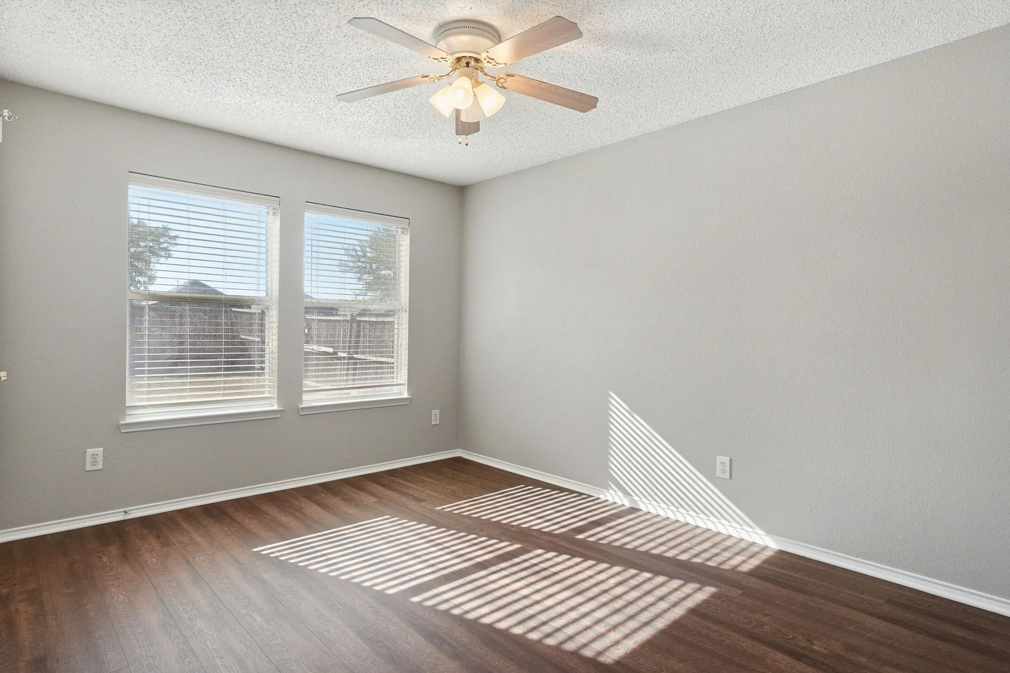 Single Family Residence For Sale in Kaufman County , 1015 Richmond Lane, Forney, Texas 75126, 3 Bedroom, 2 Bathroom, 2 Garage spaces, 2,004 Sqft, built in 2002, mls#21399631, Real Estate Agent in Forney, Homes For Sale in Kaufman county, Homes For Sale in Forney, Realtor in Forney Texas, Real Estate Brokerage Independent Realty Texas, Luminita Cordes Realtor