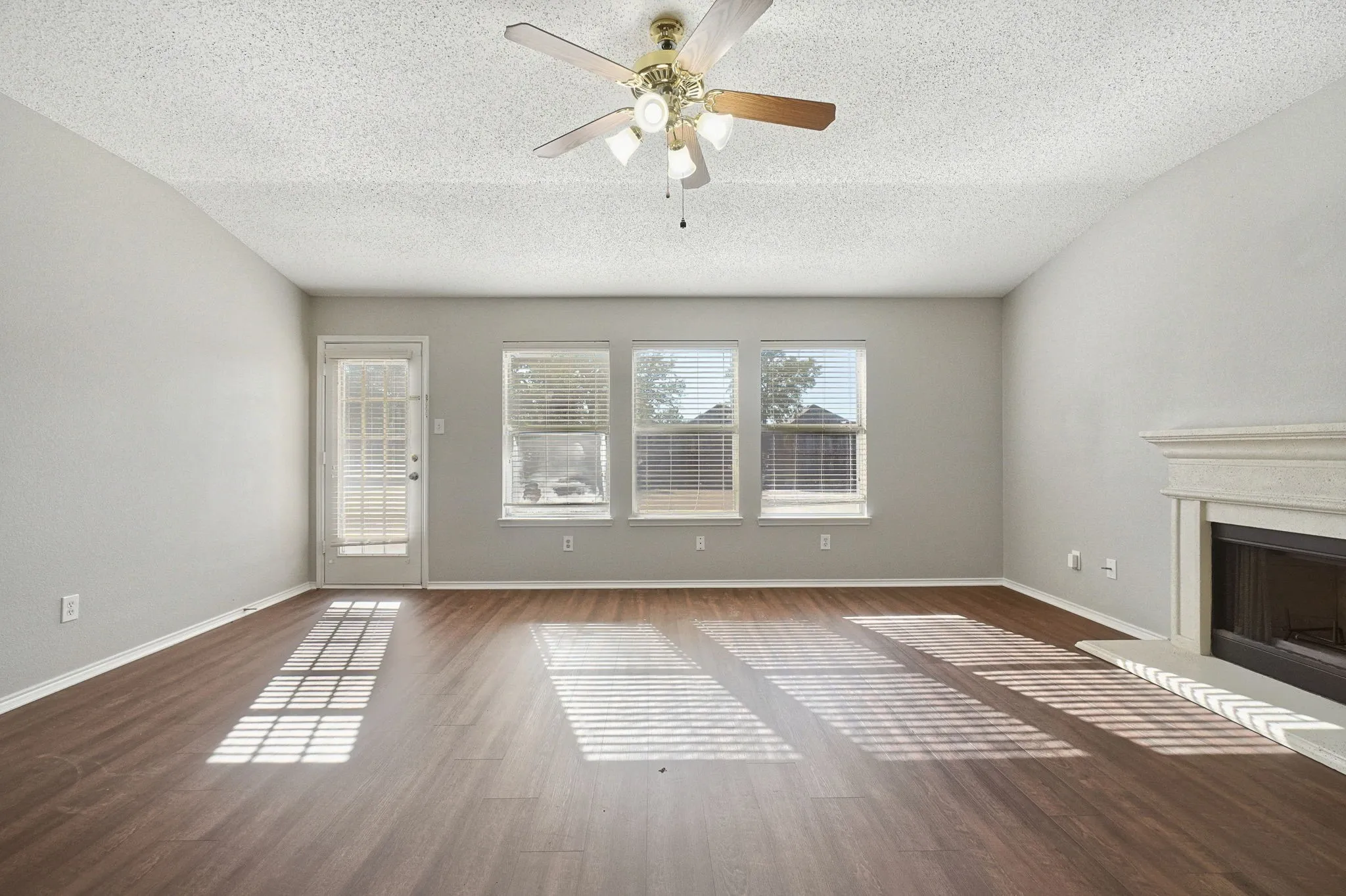 Single Family Residence For Sale in Kaufman County , 1015 Richmond Lane, Forney, Texas 75126, 3 Bedroom, 2 Bathroom, 2 Garage spaces, 2,004 Sqft, built in 2002, mls#21399631, Real Estate Agent in Forney, Homes For Sale in Kaufman county, Homes For Sale in Forney, Realtor in Forney Texas, Real Estate Brokerage Independent Realty Texas, Luminita Cordes Realtor