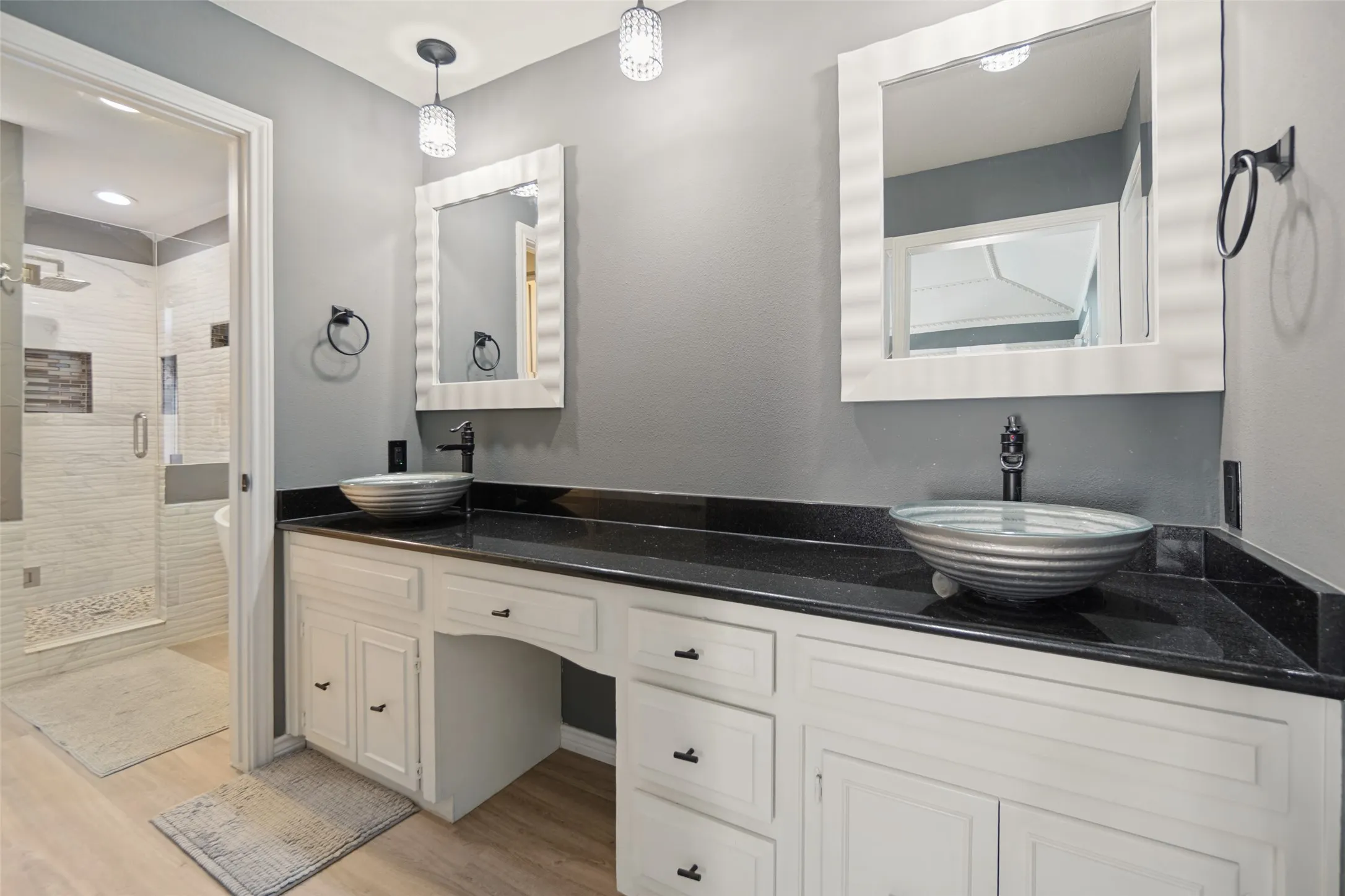 Dual vessel sinks with wall-mounted faucets