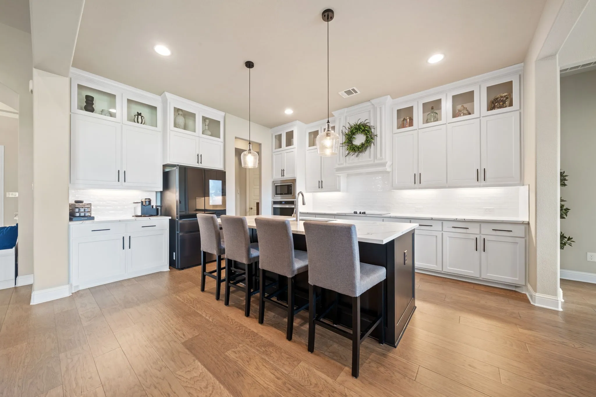 Single Family Residence For Sale in Ellis County , 6060 Palomino Way, Midlothian, Texas 76065, 4 Bedroom, 3 Bathroom, 3 Garage spaces, 3,195 Sqft, built in 2022, mls#21407854, Real Estate Agent in Midlothian, Homes For Sale in Ellis county, Homes For Sale in Midlothian, Realtor in Midlothian Texas, Real Estate Brokerage Independent Realty Texas, Luminita Cordes Realtor