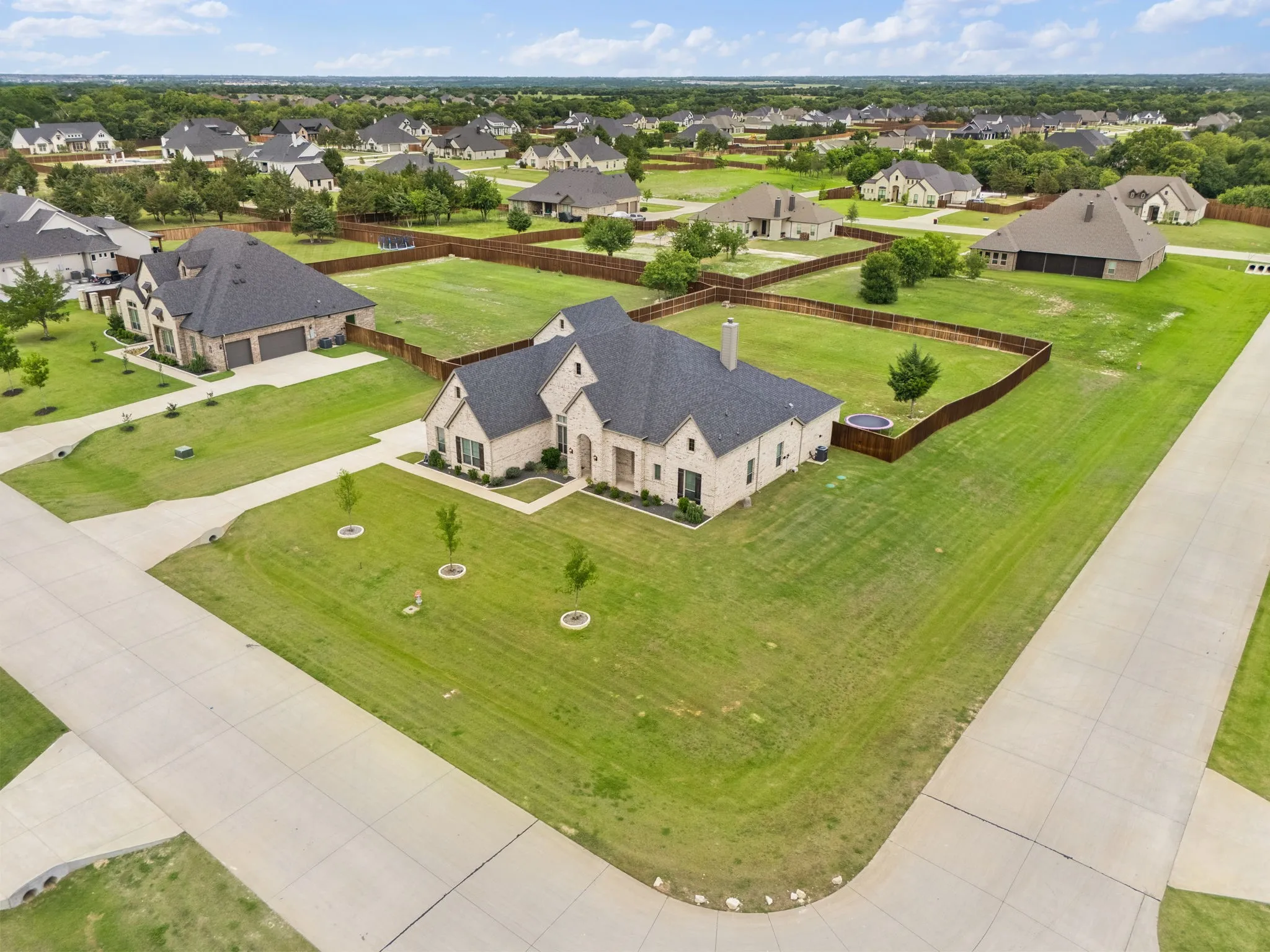 Single Family Residence For Sale in Ellis County , 6060 Palomino Way, Midlothian, Texas 76065, 4 Bedroom, 3 Bathroom, 3 Garage spaces, 3,195 Sqft, built in 2022, mls#21407854, Real Estate Agent in Midlothian, Homes For Sale in Ellis county, Homes For Sale in Midlothian, Realtor in Midlothian Texas, Real Estate Brokerage Independent Realty Texas, Luminita Cordes Realtor