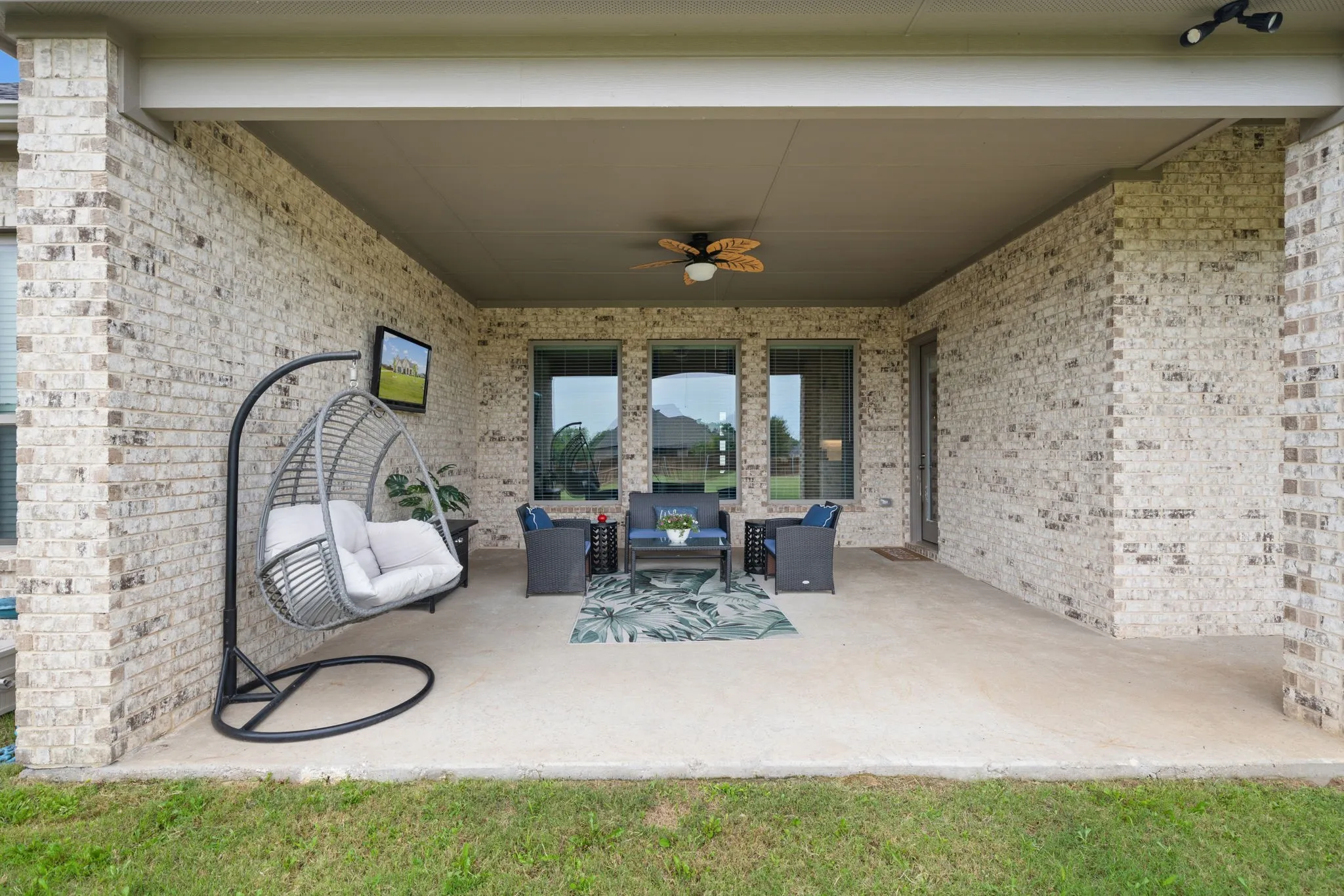 Single Family Residence For Sale in Ellis County , 6060 Palomino Way, Midlothian, Texas 76065, 4 Bedroom, 3 Bathroom, 3 Garage spaces, 3,195 Sqft, built in 2022, mls#21407854, Real Estate Agent in Midlothian, Homes For Sale in Ellis county, Homes For Sale in Midlothian, Realtor in Midlothian Texas, Real Estate Brokerage Independent Realty Texas, Luminita Cordes Realtor