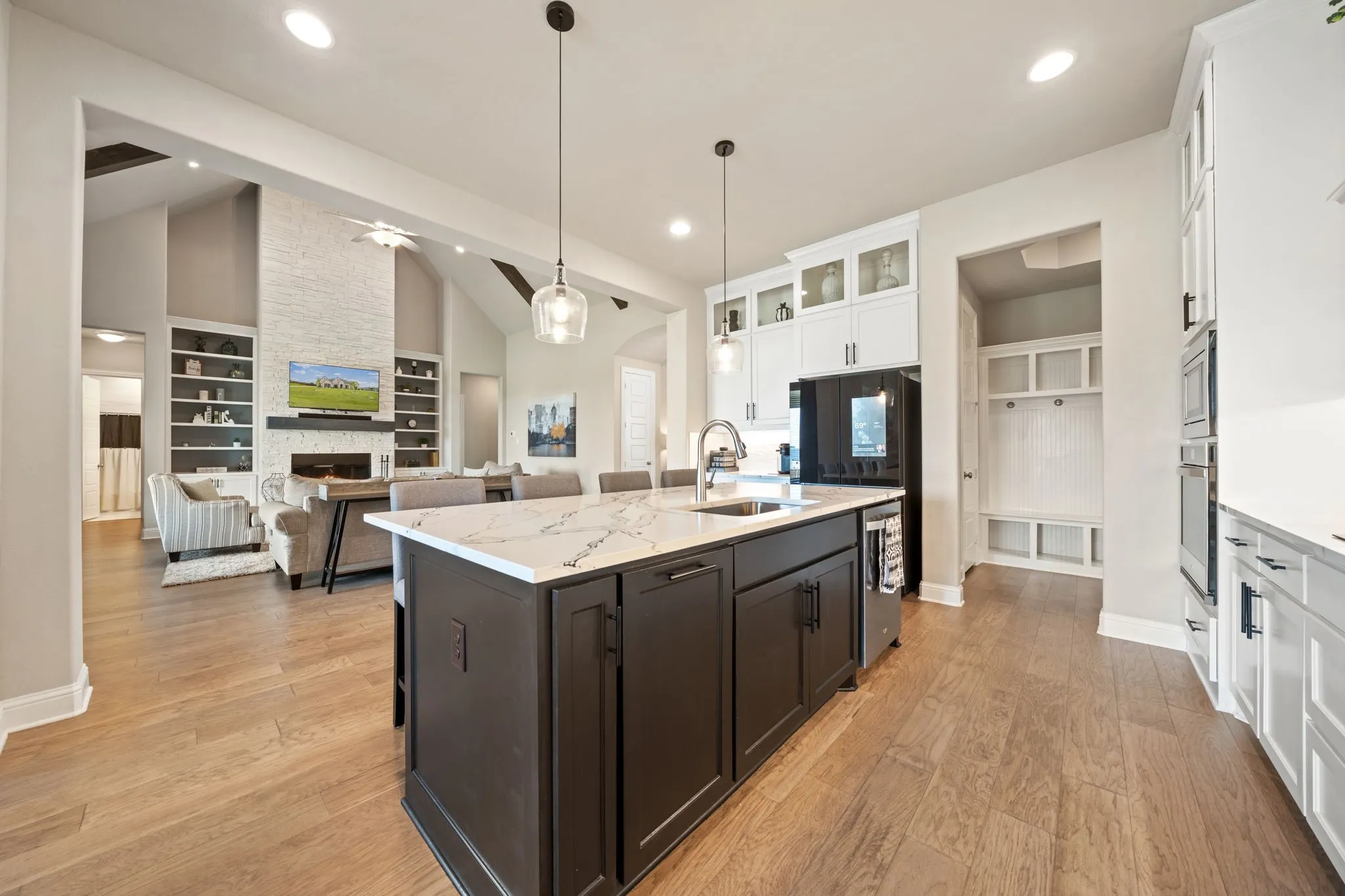 Single Family Residence For Sale in Ellis County , 6060 Palomino Way, Midlothian, Texas 76065, 4 Bedroom, 3 Bathroom, 3 Garage spaces, 3,195 Sqft, built in 2022, mls#21407854, Real Estate Agent in Midlothian, Homes For Sale in Ellis county, Homes For Sale in Midlothian, Realtor in Midlothian Texas, Real Estate Brokerage Independent Realty Texas, Luminita Cordes Realtor