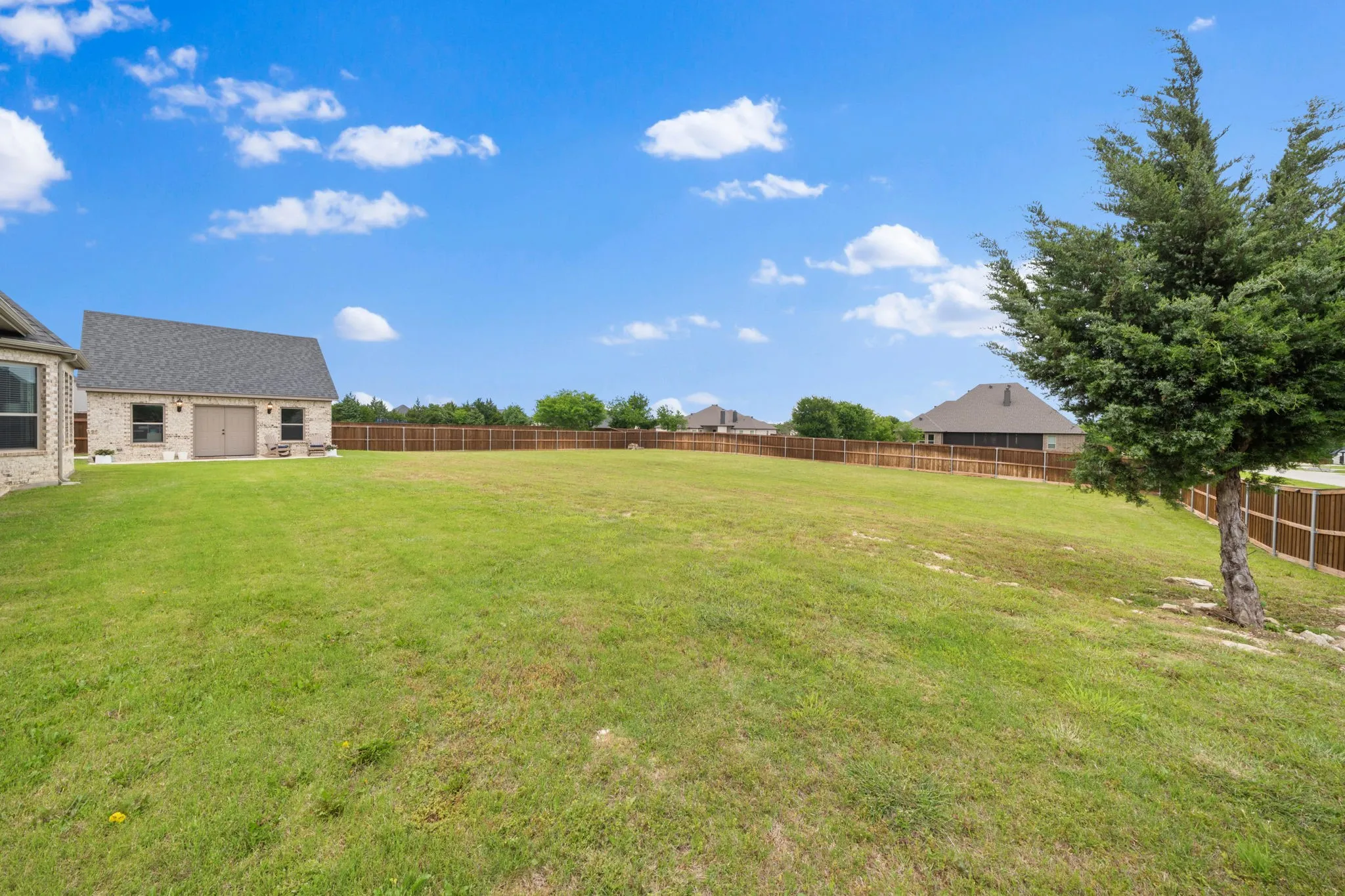 Single Family Residence For Sale in Ellis County , 6060 Palomino Way, Midlothian, Texas 76065, 4 Bedroom, 3 Bathroom, 3 Garage spaces, 3,195 Sqft, built in 2022, mls#21407854, Real Estate Agent in Midlothian, Homes For Sale in Ellis county, Homes For Sale in Midlothian, Realtor in Midlothian Texas, Real Estate Brokerage Independent Realty Texas, Luminita Cordes Realtor