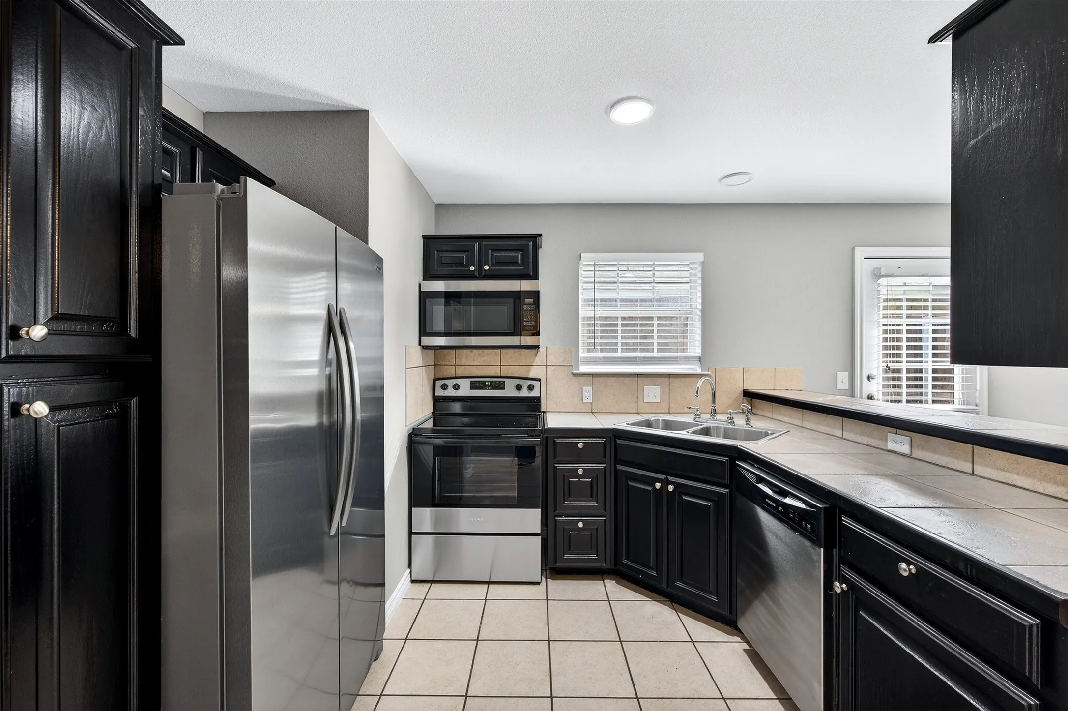 Single Family Residence For Rent in Grayson County , 1021 Rice Street 101, Denison, Texas 75020, 2 Bedroom, 2 Bathroom, 1 Garage spaces, 1,013 Sqft, built in 2005, mls#21408036, Real Estate Agent in Denison, Homes For Rent in Grayson county, Homes For Rent in Denison, Realtor in Denison Texas, Real Estate Brokerage Independent Realty Texas, Luminita Cordes Realtor