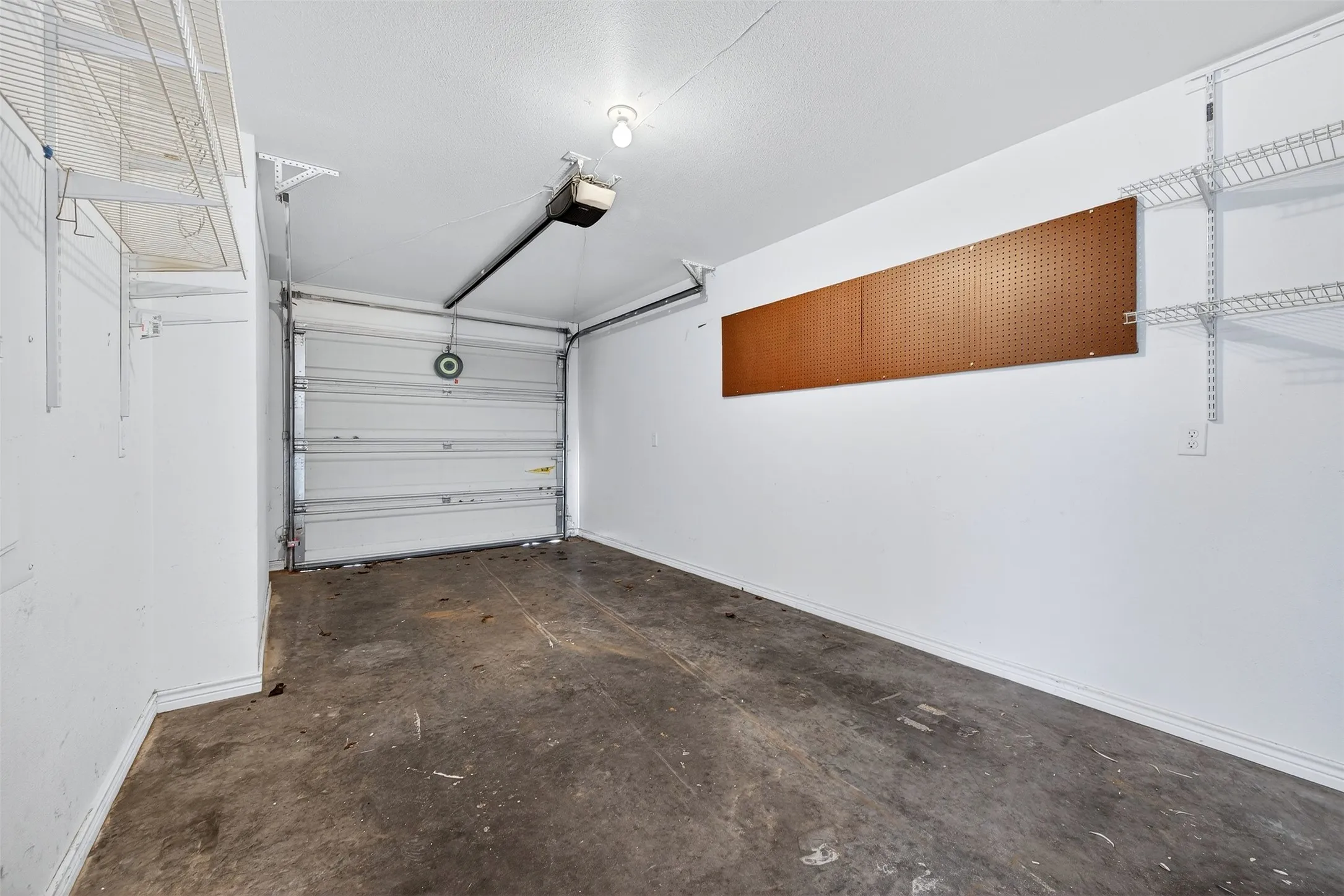 Single Family Residence For Rent in Grayson County , 1021 Rice Street 101, Denison, Texas 75020, 2 Bedroom, 2 Bathroom, 1 Garage spaces, 1,013 Sqft, built in 2005, mls#21408036, Real Estate Agent in Denison, Homes For Rent in Grayson county, Homes For Rent in Denison, Realtor in Denison Texas, Real Estate Brokerage Independent Realty Texas, Luminita Cordes Realtor