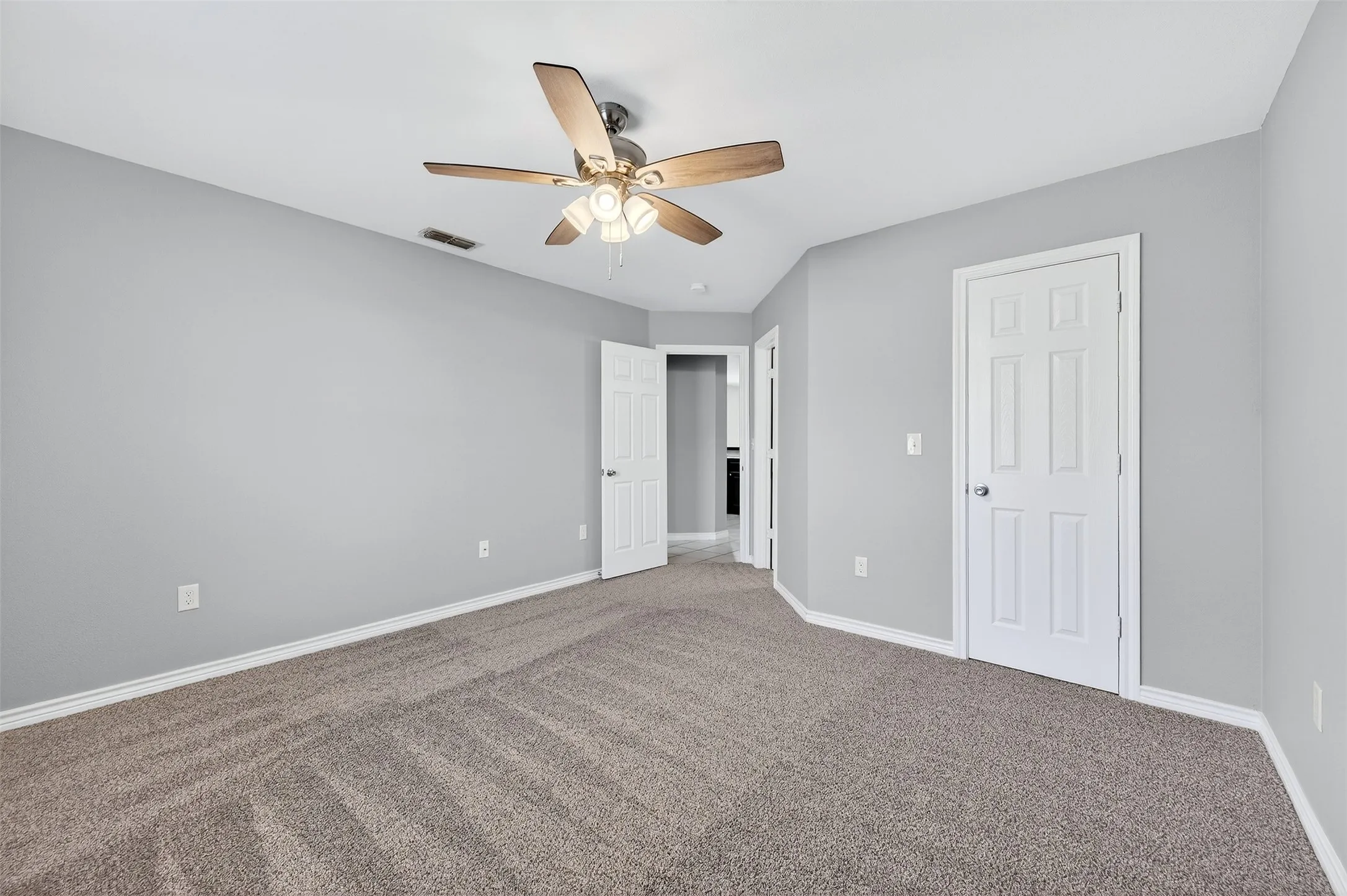 Single Family Residence For Rent in Grayson County , 1021 Rice Street 101, Denison, Texas 75020, 2 Bedroom, 2 Bathroom, 1 Garage spaces, 1,013 Sqft, built in 2005, mls#21408036, Real Estate Agent in Denison, Homes For Rent in Grayson county, Homes For Rent in Denison, Realtor in Denison Texas, Real Estate Brokerage Independent Realty Texas, Luminita Cordes Realtor