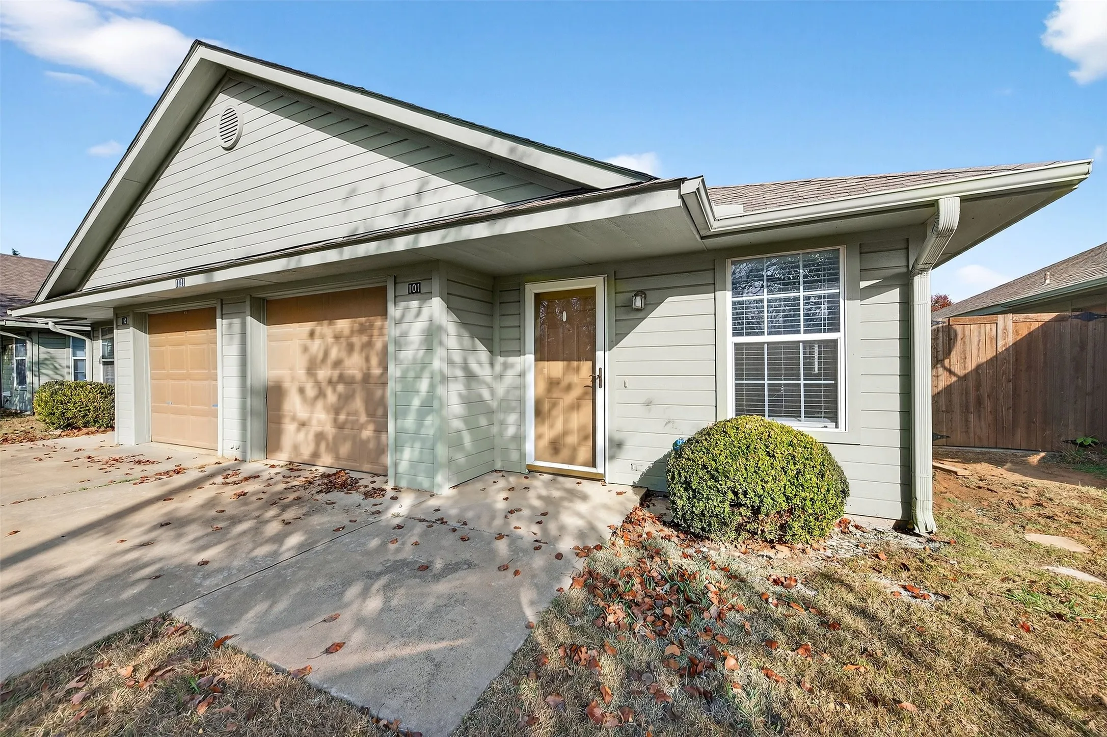 Single Family Residence For Rent in Grayson County , 1021 Rice Street 101, Denison, Texas 75020, 2 Bedroom, 2 Bathroom, 1 Garage spaces, 1,013 Sqft, built in 2005, mls#21408036, Real Estate Agent in Denison, Homes For Rent in Grayson county, Homes For Rent in Denison, Realtor in Denison Texas, Real Estate Brokerage Independent Realty Texas, Luminita Cordes Realtor