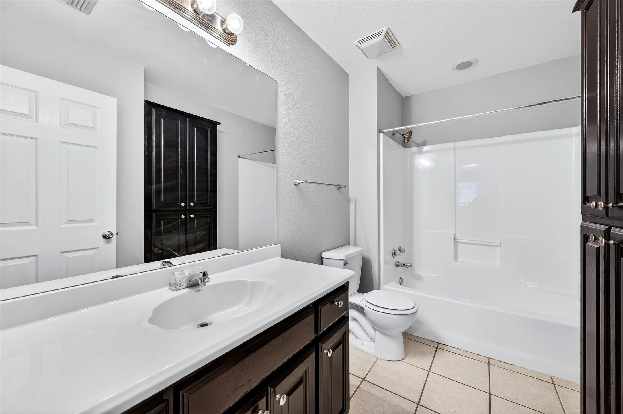 Single Family Residence For Rent in Grayson County , 1021 Rice Street 101, Denison, Texas 75020, 2 Bedroom, 2 Bathroom, 1 Garage spaces, 1,013 Sqft, built in 2005, mls#21408036, Real Estate Agent in Denison, Homes For Rent in Grayson county, Homes For Rent in Denison, Realtor in Denison Texas, Real Estate Brokerage Independent Realty Texas, Luminita Cordes Realtor