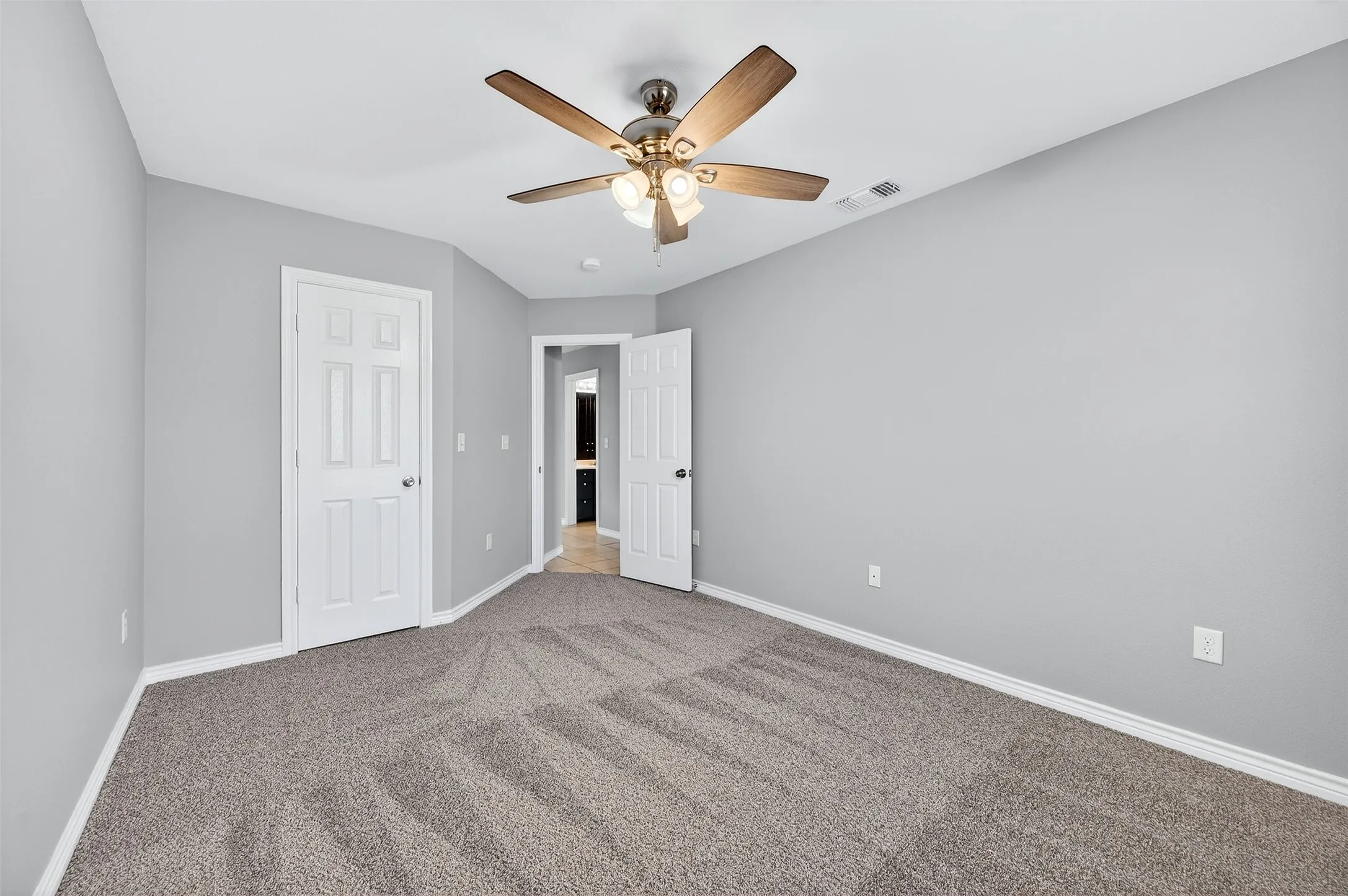 Single Family Residence For Rent in Grayson County , 1021 Rice Street 101, Denison, Texas 75020, 2 Bedroom, 2 Bathroom, 1 Garage spaces, 1,013 Sqft, built in 2005, mls#21408036, Real Estate Agent in Denison, Homes For Rent in Grayson county, Homes For Rent in Denison, Realtor in Denison Texas, Real Estate Brokerage Independent Realty Texas, Luminita Cordes Realtor