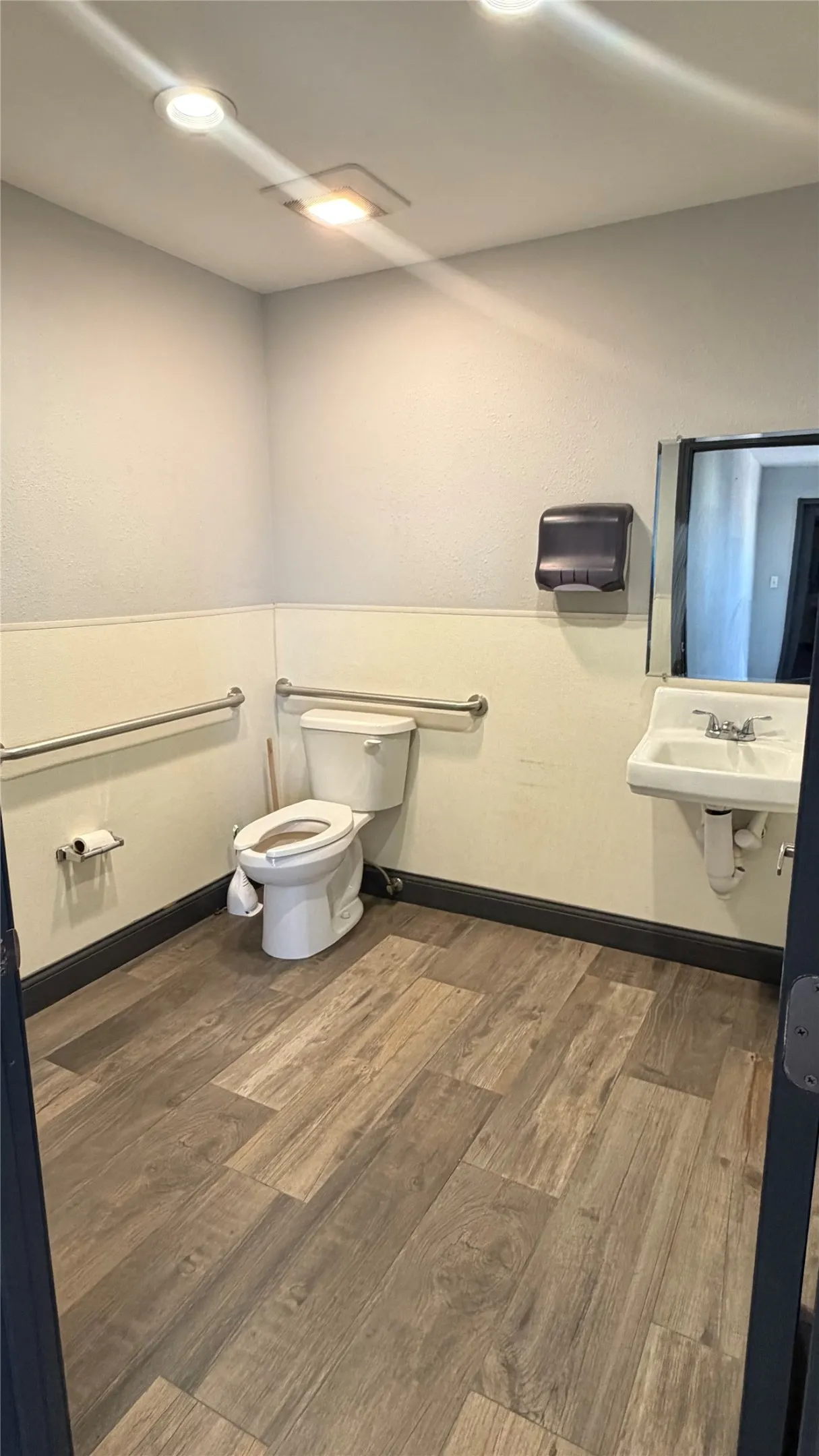 Industrial For Rent in Taylor County , 1042 S Treadaway Boulevard, Abilene, Texas 79602, 0, 0, Garage spaces, 0 Sqft, built in 1982, mls#21408039, Real Estate Agent in Abilene, Homes For Rent in Taylor county, Homes For Rent in Abilene, Realtor in Abilene Texas, Real Estate Brokerage Independent Realty Texas, Luminita Cordes Realtor