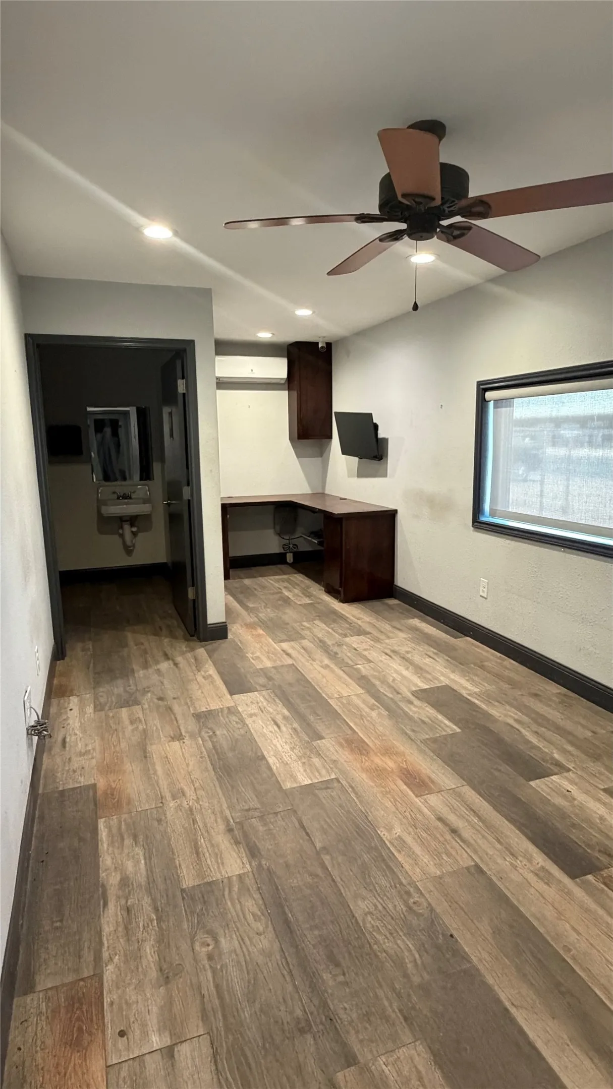 Industrial For Rent in Taylor County , 1042 S Treadaway Boulevard, Abilene, Texas 79602, 0, 0, Garage spaces, 0 Sqft, built in 1982, mls#21408039, Real Estate Agent in Abilene, Homes For Rent in Taylor county, Homes For Rent in Abilene, Realtor in Abilene Texas, Real Estate Brokerage Independent Realty Texas, Luminita Cordes Realtor