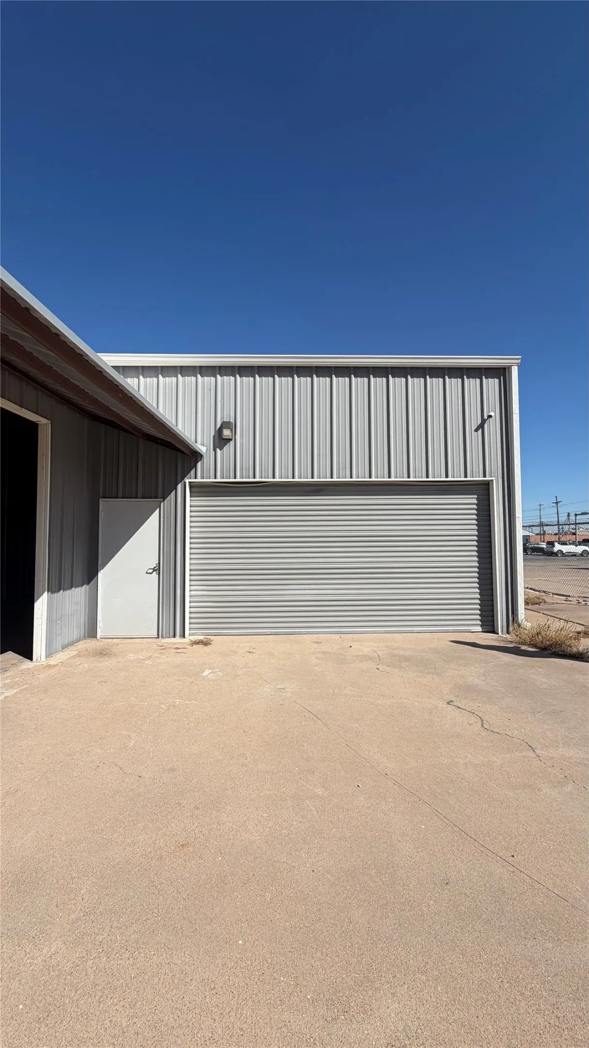 Industrial For Rent in Taylor County , 1042 S Treadaway Boulevard, Abilene, Texas 79602, 0, 0, Garage spaces, 0 Sqft, built in 1982, mls#21408039, Real Estate Agent in Abilene, Homes For Rent in Taylor county, Homes For Rent in Abilene, Realtor in Abilene Texas, Real Estate Brokerage Independent Realty Texas, Luminita Cordes Realtor