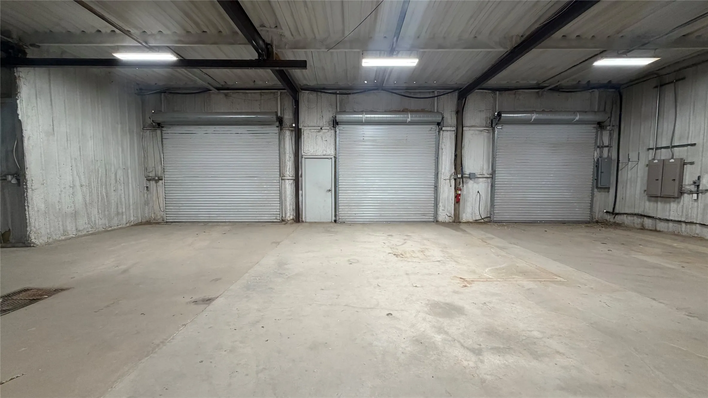 Industrial For Rent in Taylor County , 1042 S Treadaway Boulevard, Abilene, Texas 79602, 0, 0, Garage spaces, 0 Sqft, built in 1982, mls#21408039, Real Estate Agent in Abilene, Homes For Rent in Taylor county, Homes For Rent in Abilene, Realtor in Abilene Texas, Real Estate Brokerage Independent Realty Texas, Luminita Cordes Realtor