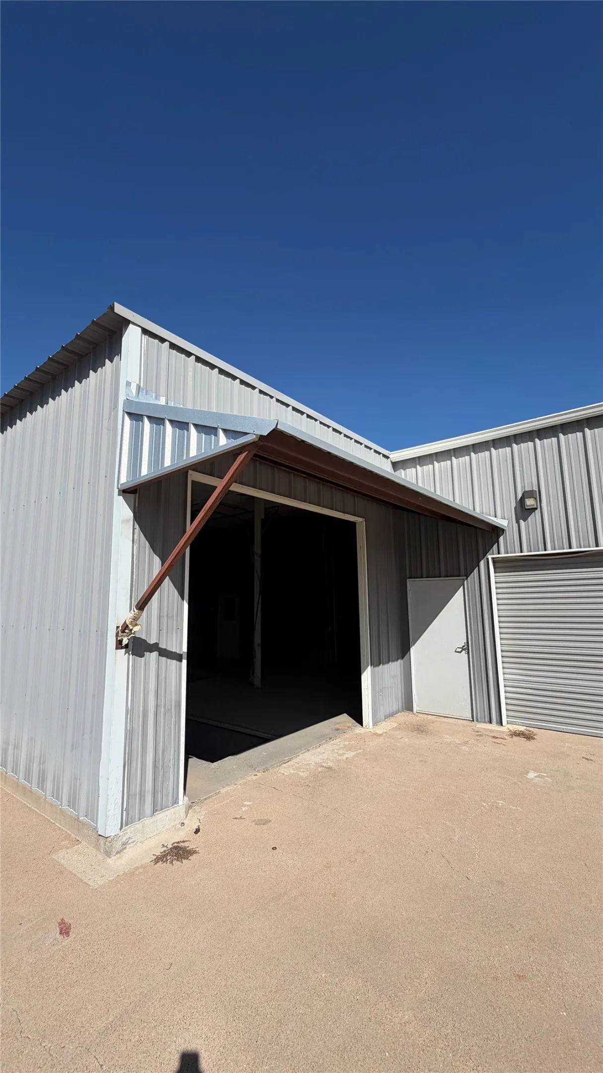 Industrial For Rent in Taylor County , 1042 S Treadaway Boulevard, Abilene, Texas 79602, 0, 0, Garage spaces, 0 Sqft, built in 1982, mls#21408039, Real Estate Agent in Abilene, Homes For Rent in Taylor county, Homes For Rent in Abilene, Realtor in Abilene Texas, Real Estate Brokerage Independent Realty Texas, Luminita Cordes Realtor