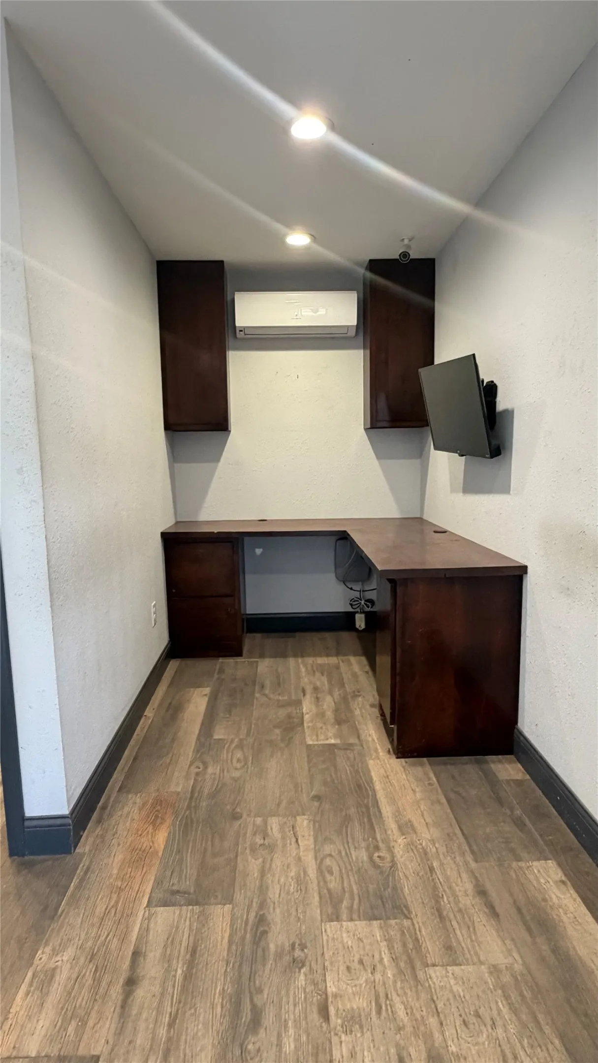 Industrial For Rent in Taylor County , 1042 S Treadaway Boulevard, Abilene, Texas 79602, 0, 0, Garage spaces, 0 Sqft, built in 1982, mls#21408039, Real Estate Agent in Abilene, Homes For Rent in Taylor county, Homes For Rent in Abilene, Realtor in Abilene Texas, Real Estate Brokerage Independent Realty Texas, Luminita Cordes Realtor
