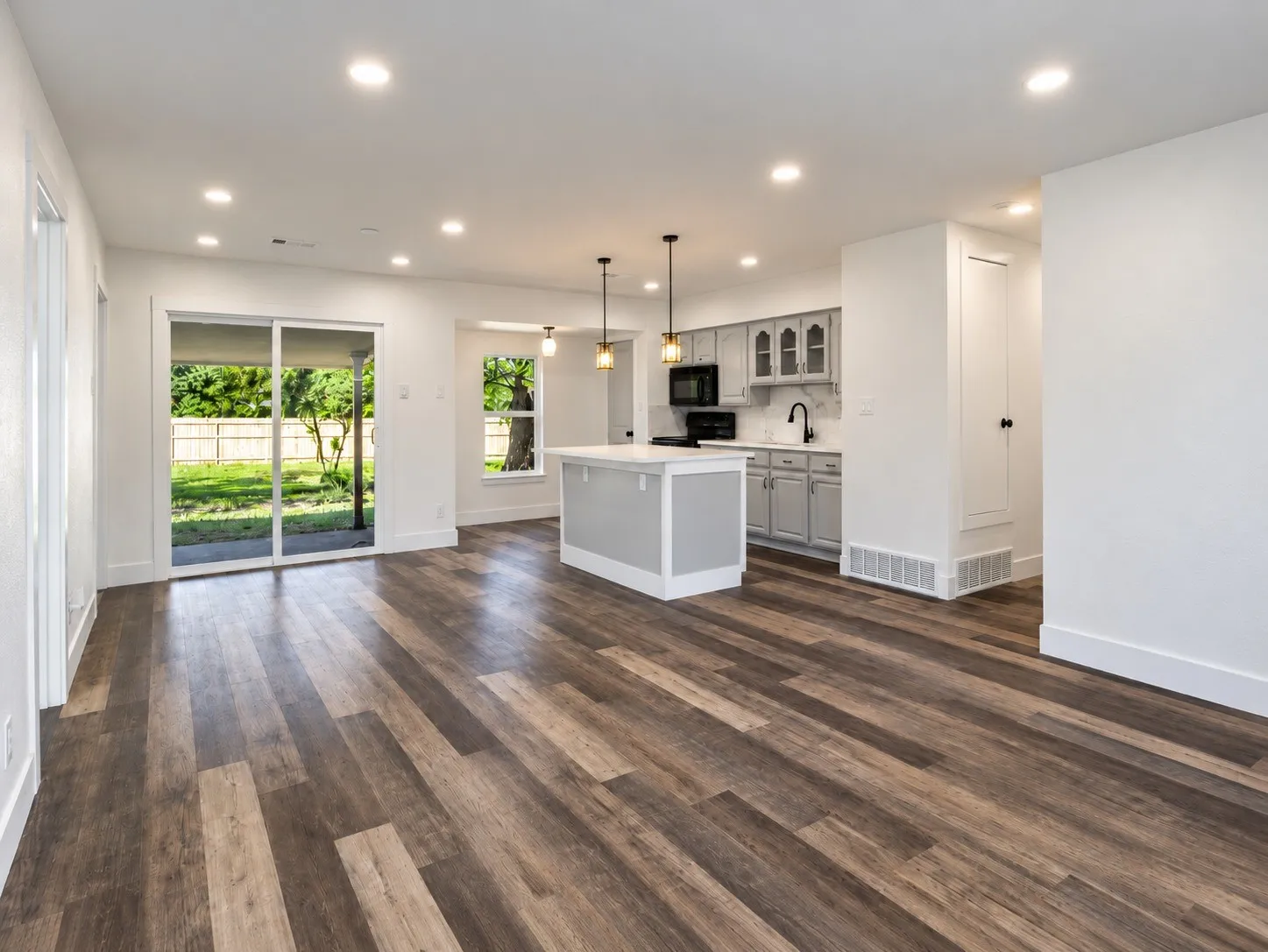 Single Family Residence For Sale in Dallas County , 2613 Syracuse Drive, Irving, Texas 75062, 4 Bedroom, 3 Bathroom, Garage spaces, 1,626 Sqft, built in 1963, mls#21407537, Real Estate Agent in Irving, Homes For Sale in Dallas county, Homes For Sale in Irving, Realtor in Irving Texas, Real Estate Brokerage Independent Realty Texas, Luminita Cordes Realtor