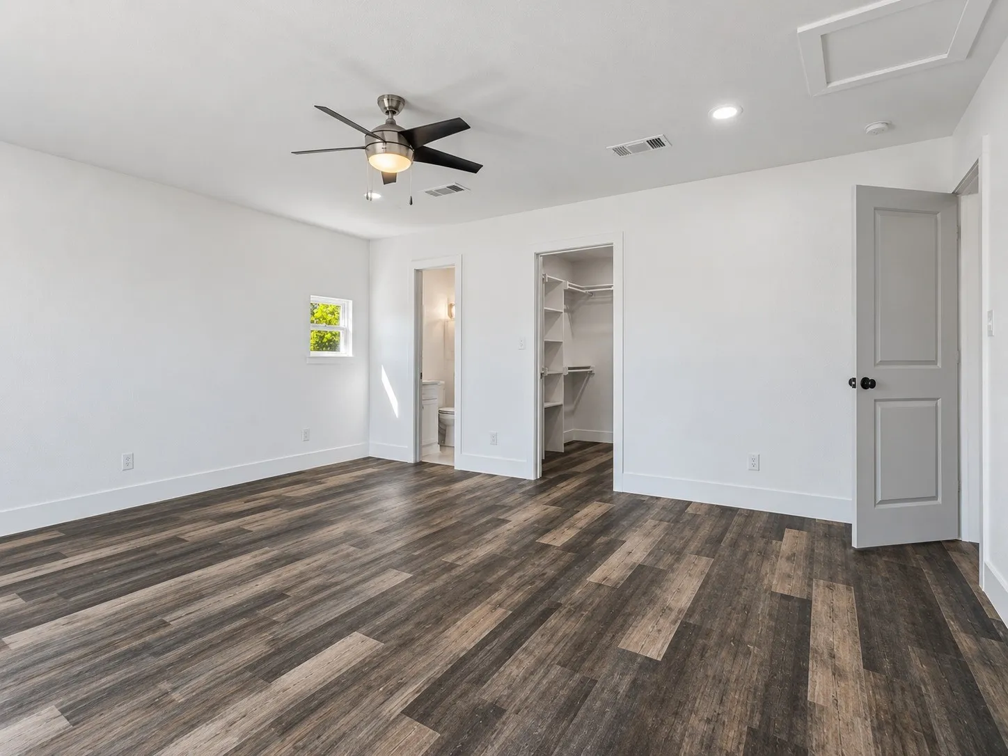 Single Family Residence For Sale in Dallas County , 2613 Syracuse Drive, Irving, Texas 75062, 4 Bedroom, 3 Bathroom, Garage spaces, 1,626 Sqft, built in 1963, mls#21407537, Real Estate Agent in Irving, Homes For Sale in Dallas county, Homes For Sale in Irving, Realtor in Irving Texas, Real Estate Brokerage Independent Realty Texas, Luminita Cordes Realtor
