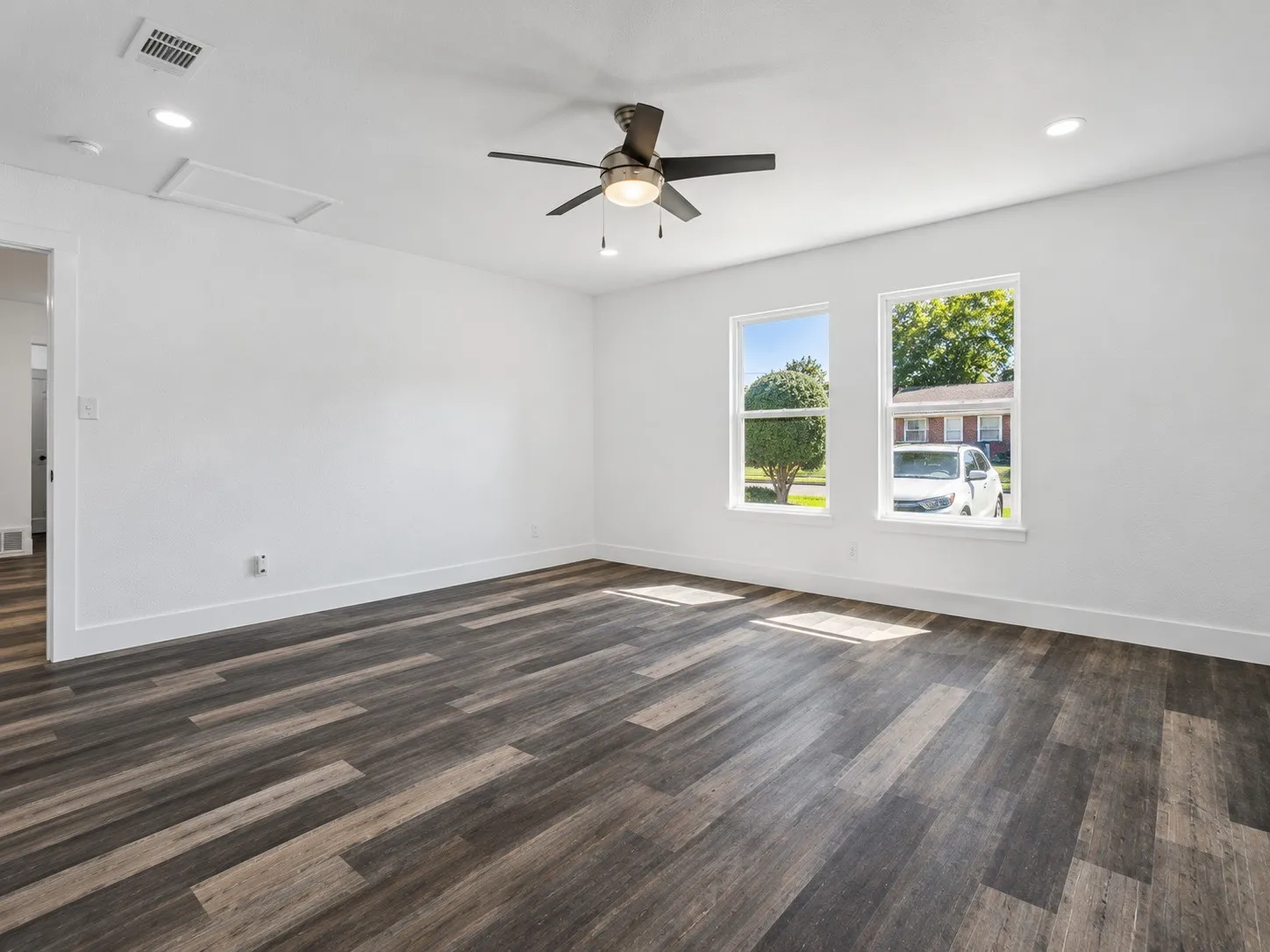 Single Family Residence For Sale in Dallas County , 2613 Syracuse Drive, Irving, Texas 75062, 4 Bedroom, 3 Bathroom, Garage spaces, 1,626 Sqft, built in 1963, mls#21407537, Real Estate Agent in Irving, Homes For Sale in Dallas county, Homes For Sale in Irving, Realtor in Irving Texas, Real Estate Brokerage Independent Realty Texas, Luminita Cordes Realtor