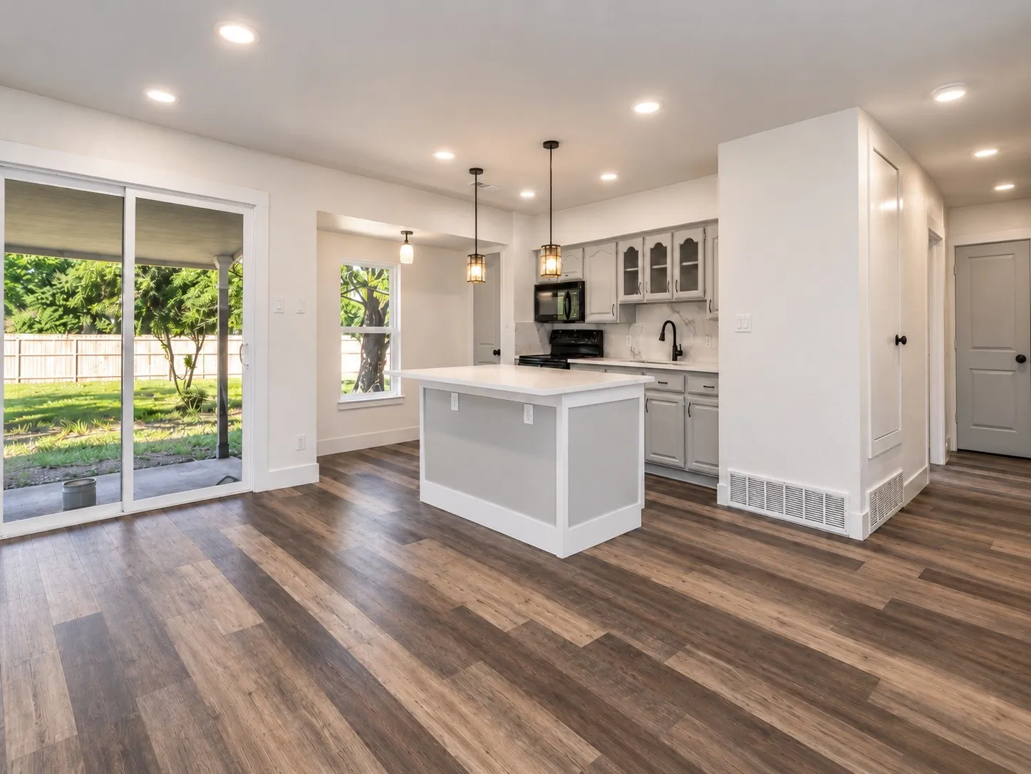 Single Family Residence For Sale in Dallas County , 2613 Syracuse Drive, Irving, Texas 75062, 4 Bedroom, 3 Bathroom, Garage spaces, 1,626 Sqft, built in 1963, mls#21407537, Real Estate Agent in Irving, Homes For Sale in Dallas county, Homes For Sale in Irving, Realtor in Irving Texas, Real Estate Brokerage Independent Realty Texas, Luminita Cordes Realtor