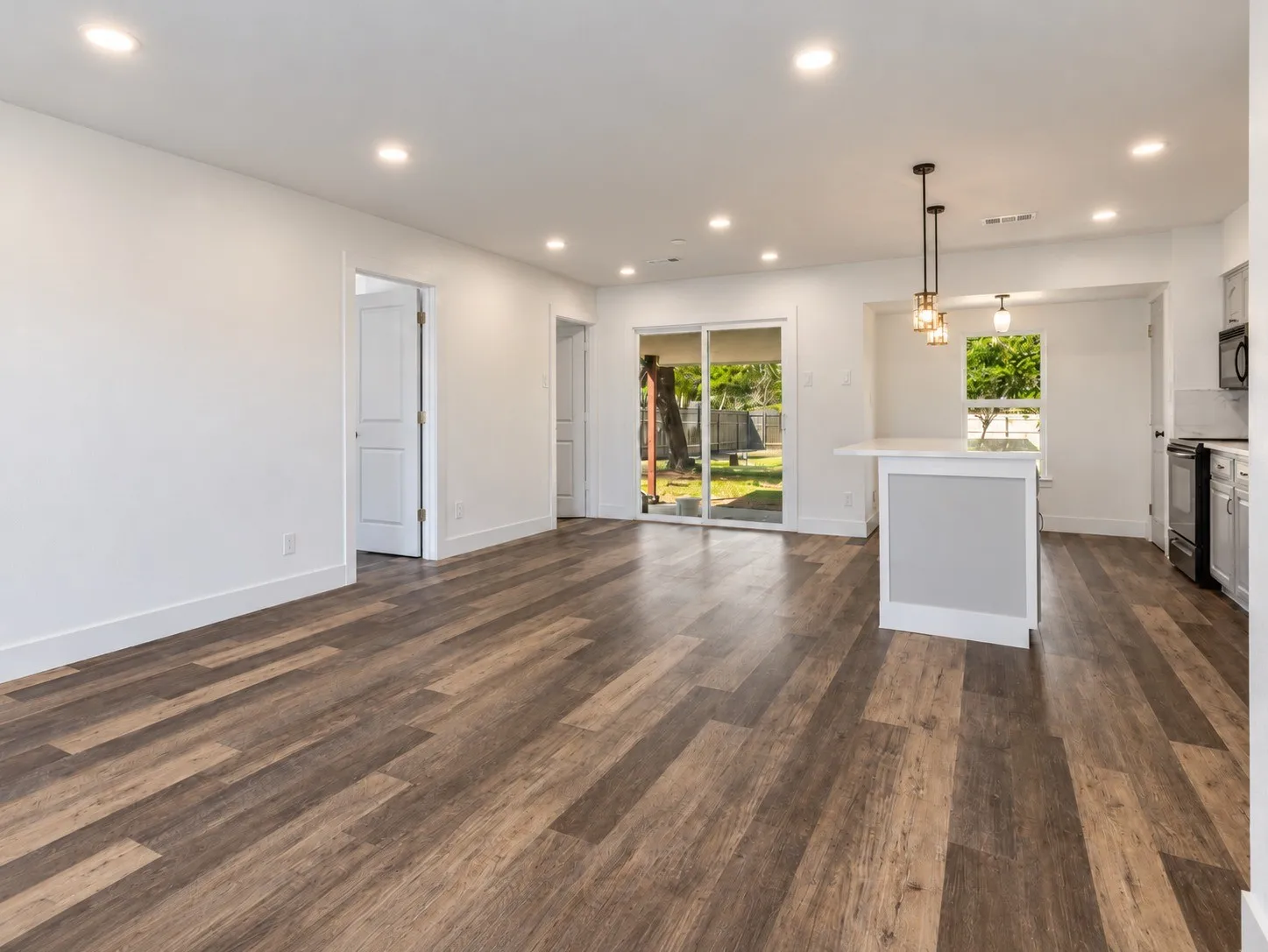 Single Family Residence For Sale in Dallas County , 2613 Syracuse Drive, Irving, Texas 75062, 4 Bedroom, 3 Bathroom, Garage spaces, 1,626 Sqft, built in 1963, mls#21407537, Real Estate Agent in Irving, Homes For Sale in Dallas county, Homes For Sale in Irving, Realtor in Irving Texas, Real Estate Brokerage Independent Realty Texas, Luminita Cordes Realtor