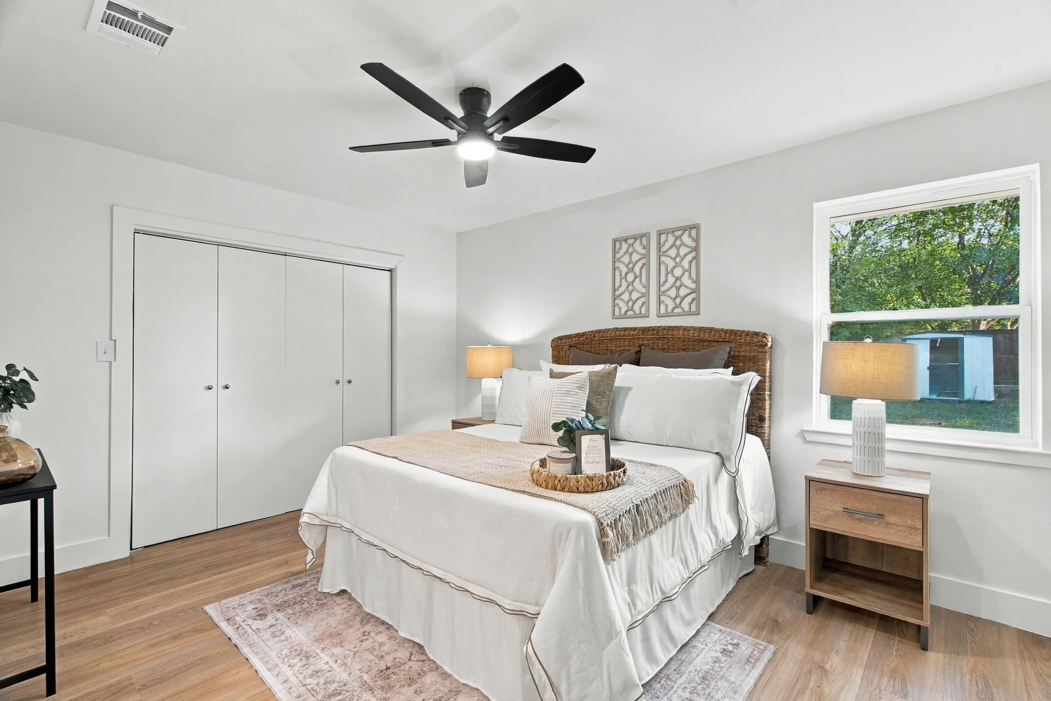Single Family Residence For Sale in Tarrant County , 402 Pearl Street, Keller, Texas 76248, 3 Bedroom, 2 Bathroom, 1 Garage spaces, 1,337 Sqft, built in 1980, mls#21408043, Real Estate Agent in Keller, Homes For Sale in Tarrant county, Homes For Sale in Keller, Realtor in Keller Texas, Real Estate Brokerage Independent Realty Texas, Luminita Cordes Realtor
