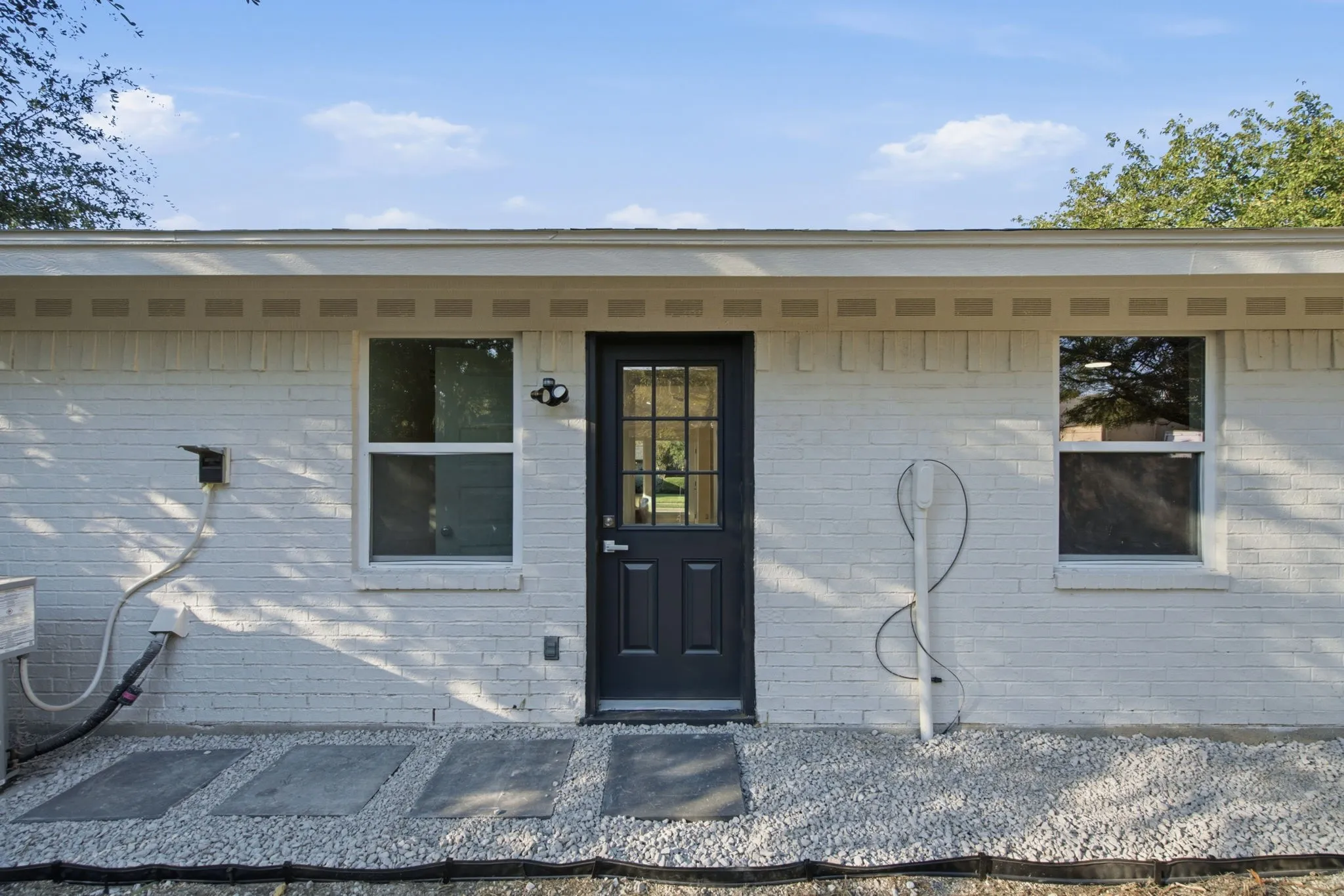Single Family Residence For Sale in Tarrant County , 402 Pearl Street, Keller, Texas 76248, 3 Bedroom, 2 Bathroom, 1 Garage spaces, 1,337 Sqft, built in 1980, mls#21408043, Real Estate Agent in Keller, Homes For Sale in Tarrant county, Homes For Sale in Keller, Realtor in Keller Texas, Real Estate Brokerage Independent Realty Texas, Luminita Cordes Realtor