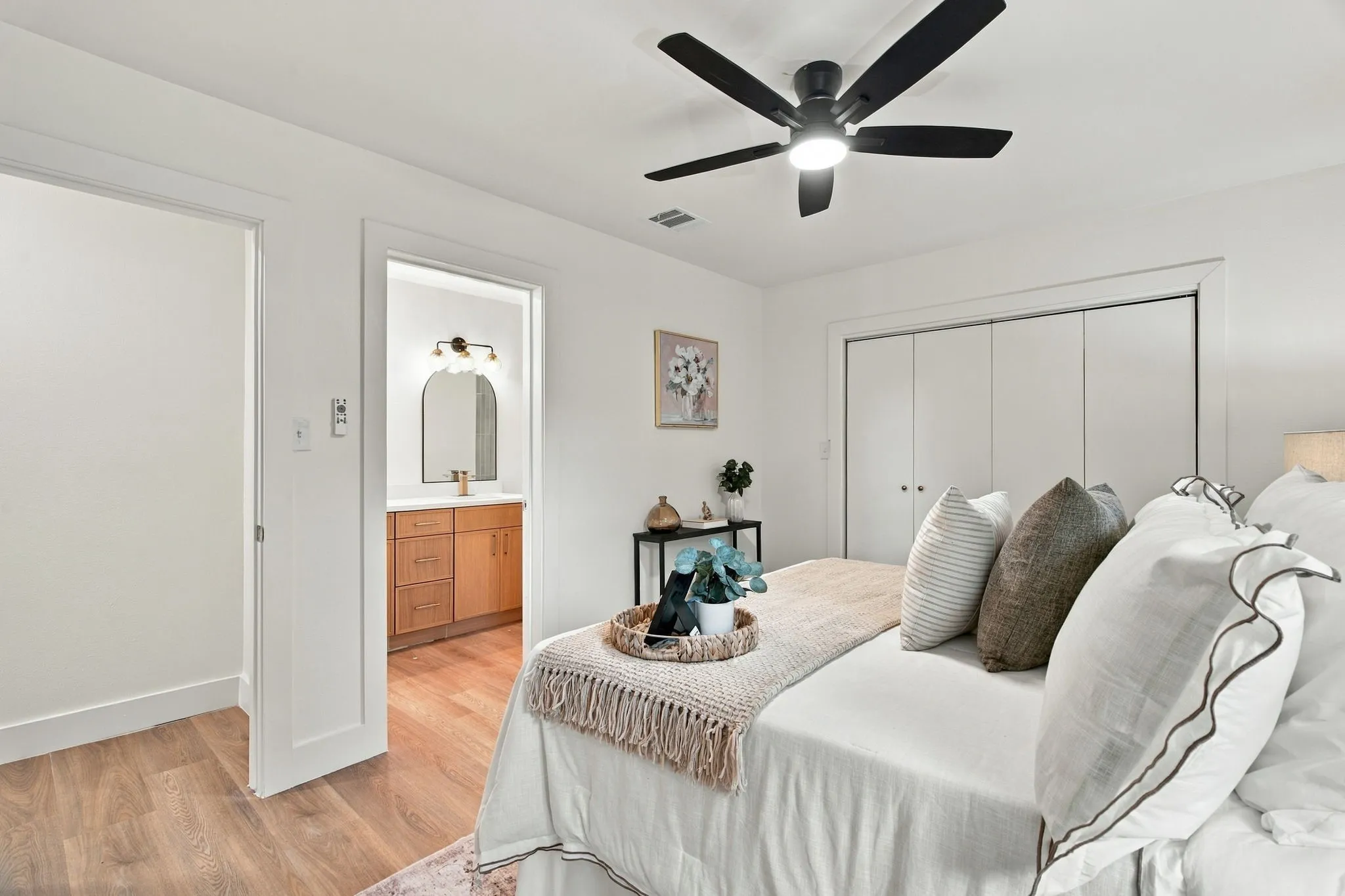Single Family Residence For Sale in Tarrant County , 402 Pearl Street, Keller, Texas 76248, 3 Bedroom, 2 Bathroom, 1 Garage spaces, 1,337 Sqft, built in 1980, mls#21408043, Real Estate Agent in Keller, Homes For Sale in Tarrant county, Homes For Sale in Keller, Realtor in Keller Texas, Real Estate Brokerage Independent Realty Texas, Luminita Cordes Realtor